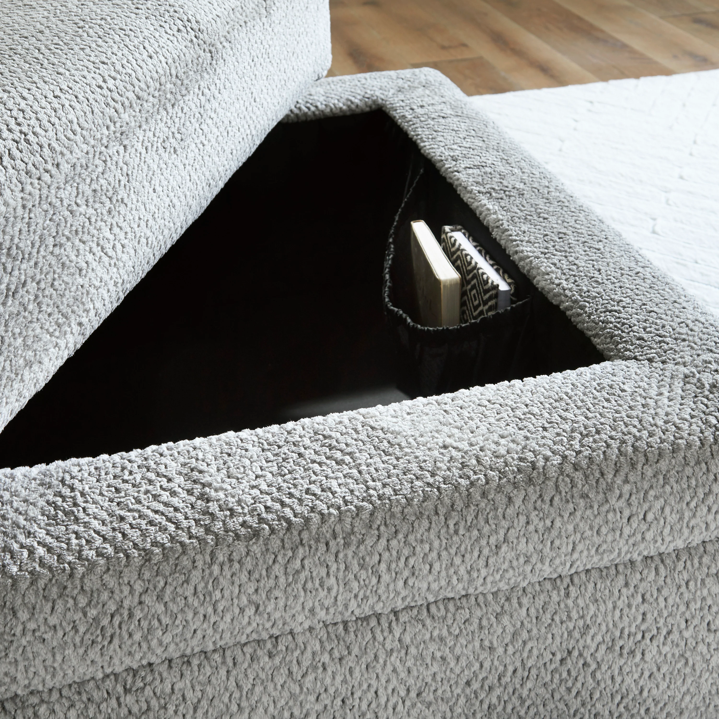 Casselbury Ottoman with storage - Image 4