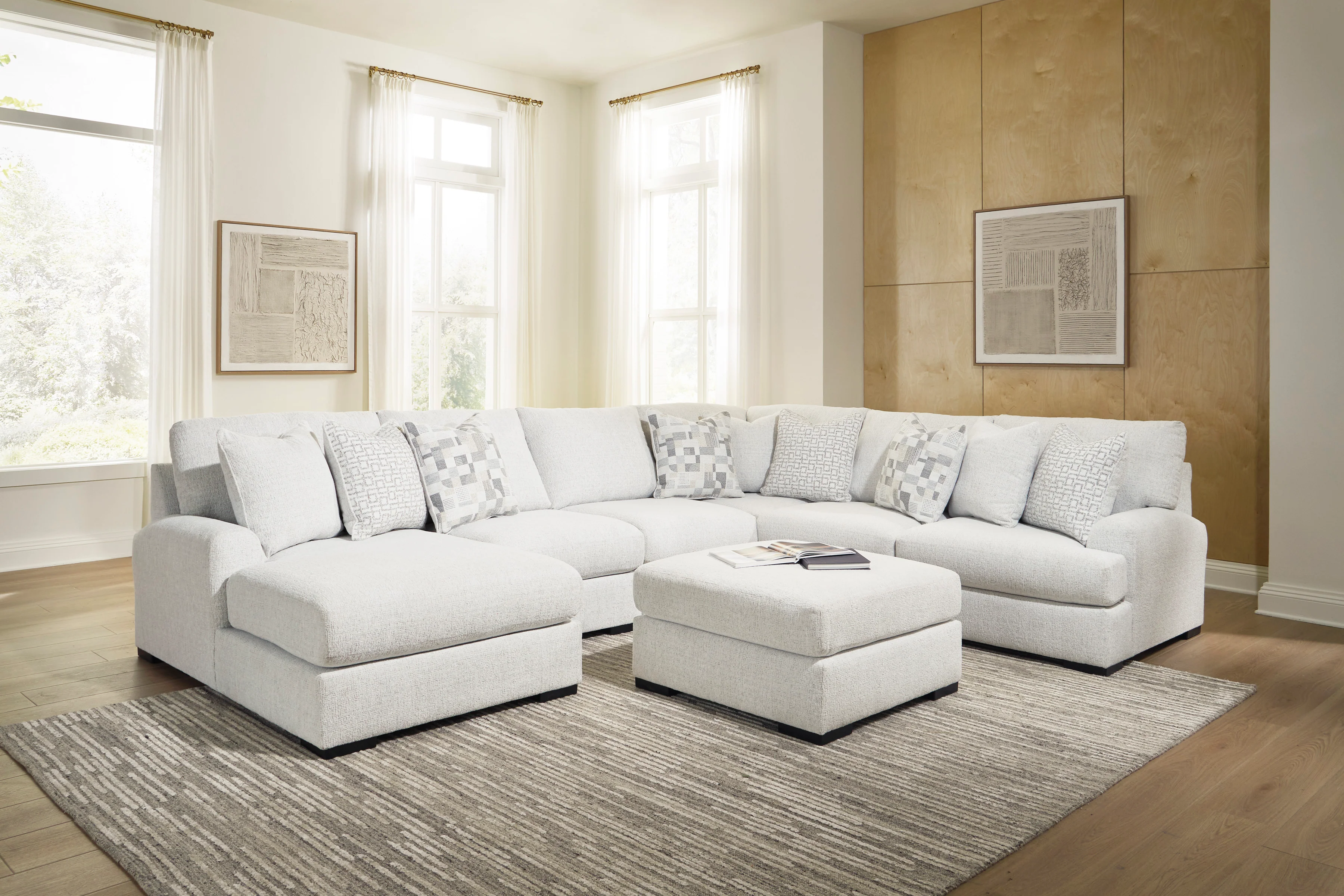 Wynncroft manor 5 piece sectional - Image 3