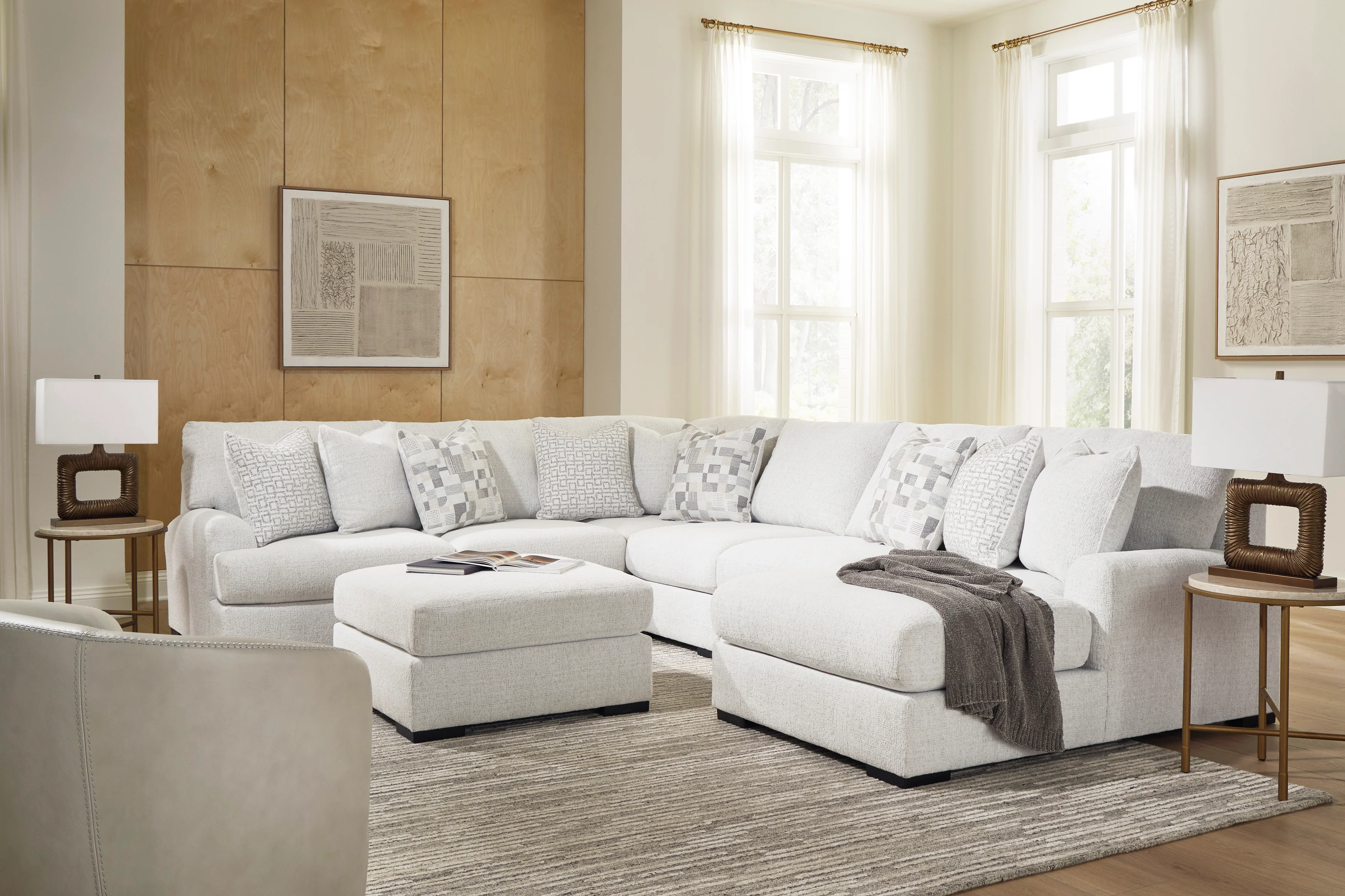 Wynncroft manor 5 piece sectional - Image 11
