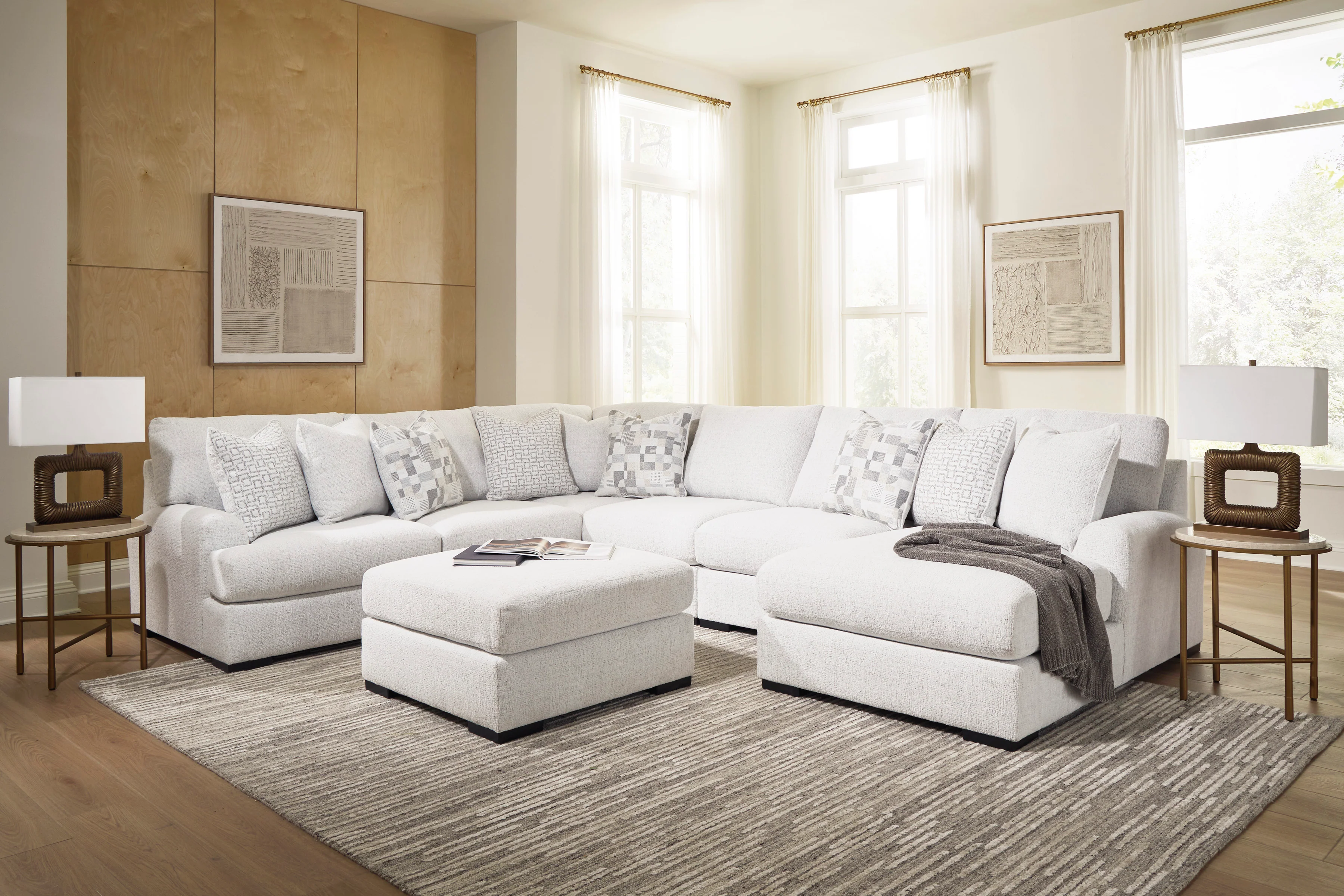 Wynncroft manor 5 piece sectional - Image 13