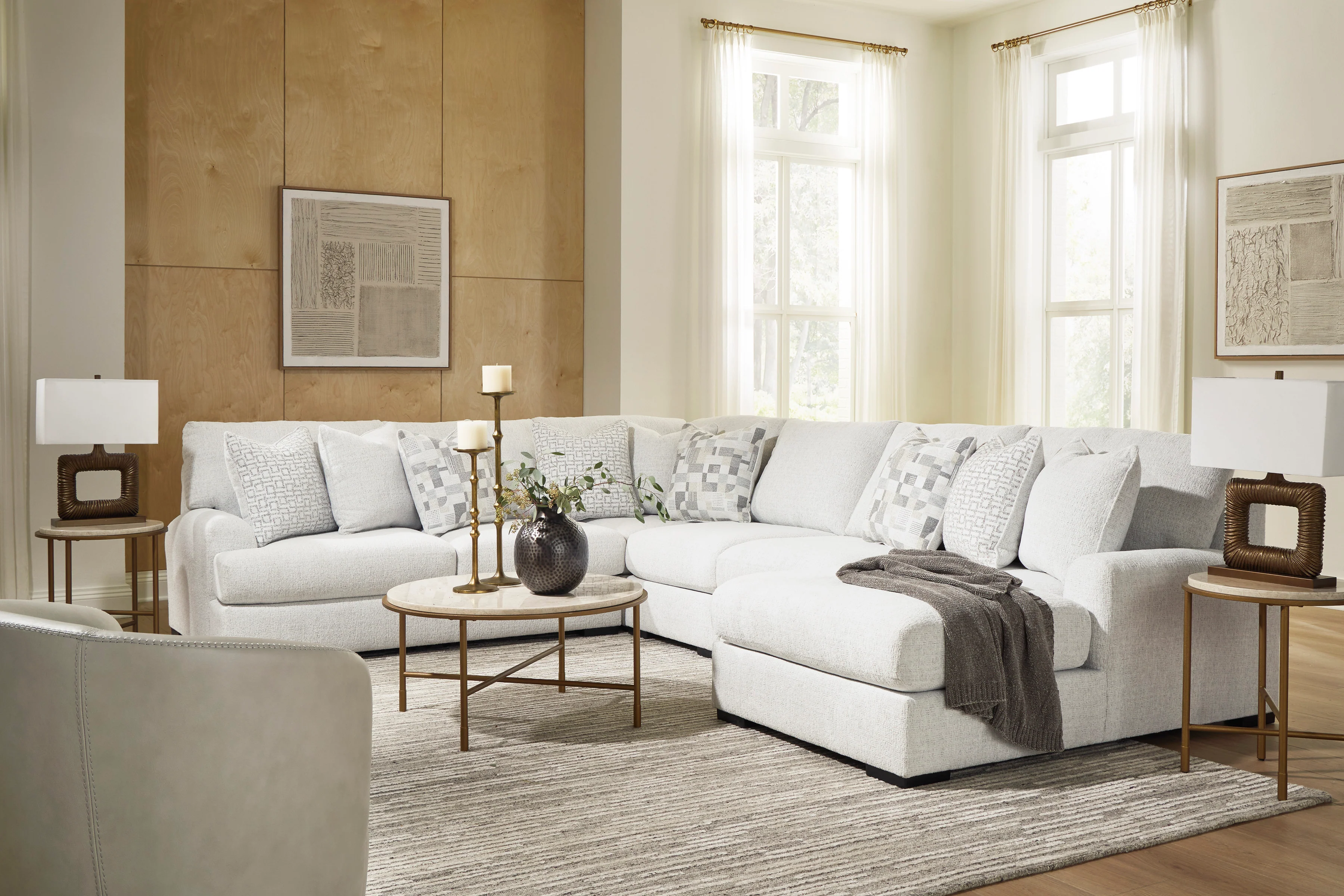 Wynncroft manor 5 piece sectional - Image 4