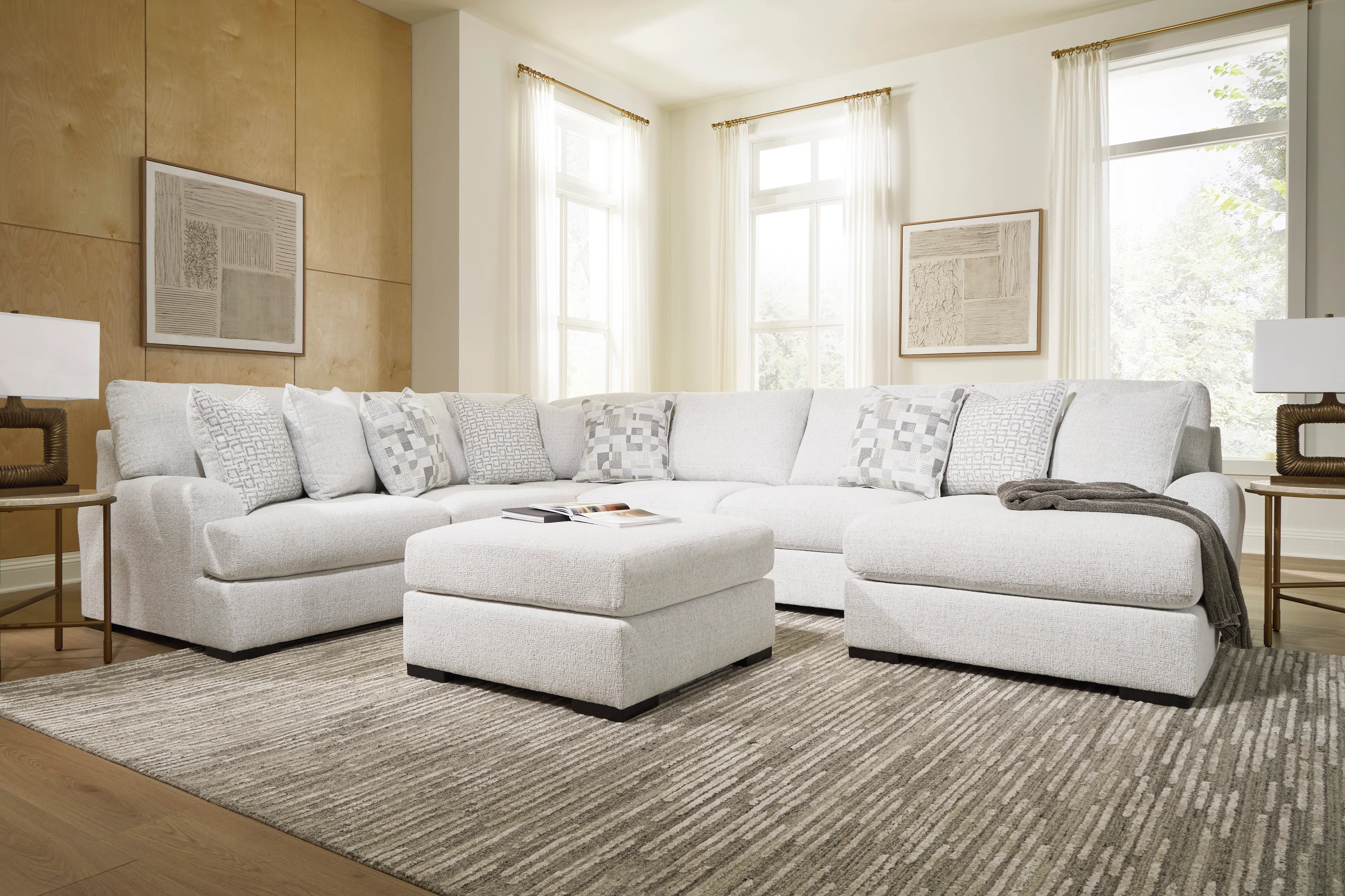 Wynncroft manor 5 piece sectional - Image 5