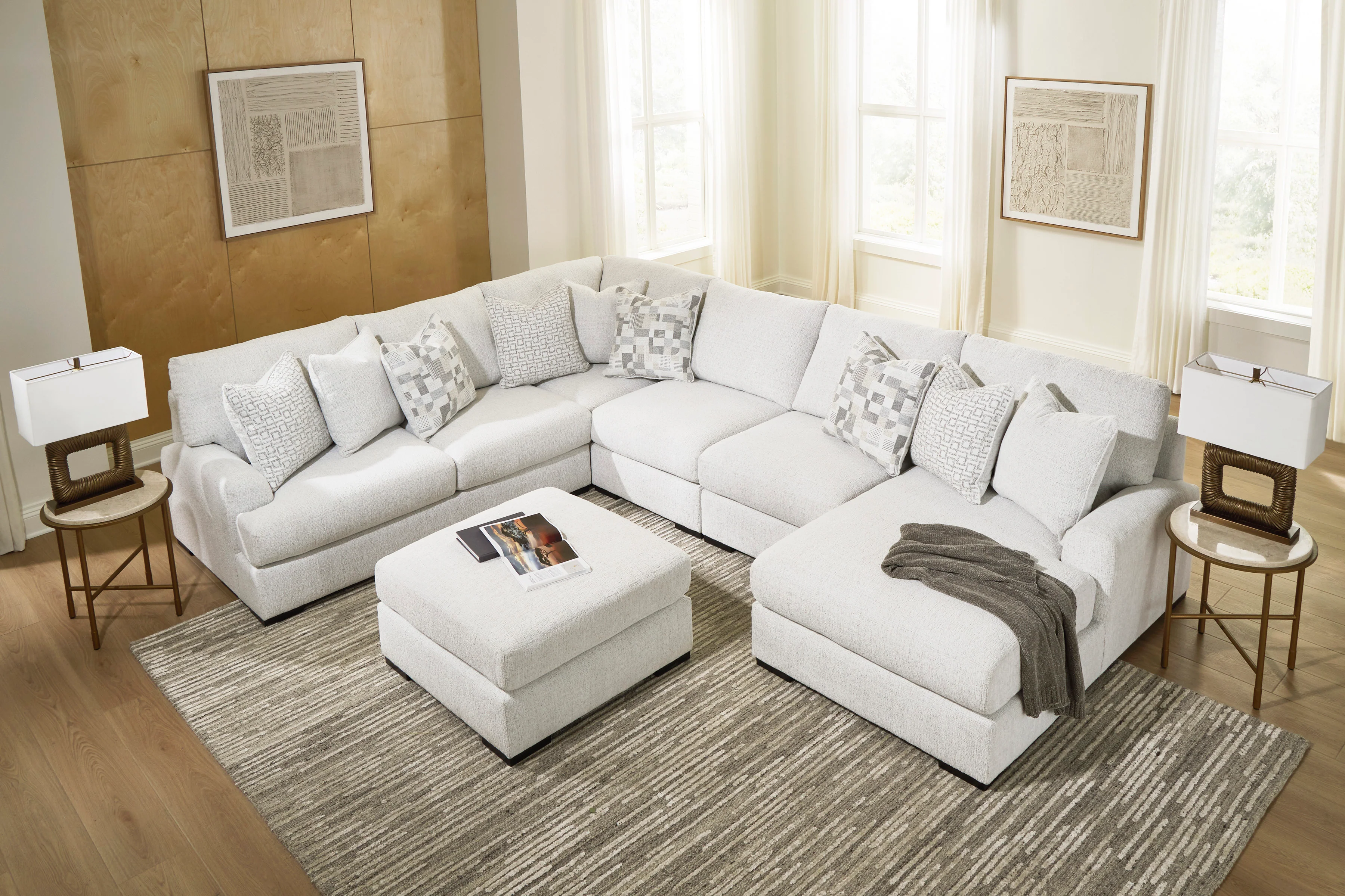 Wynncroft manor 5 piece sectional - Image 6
