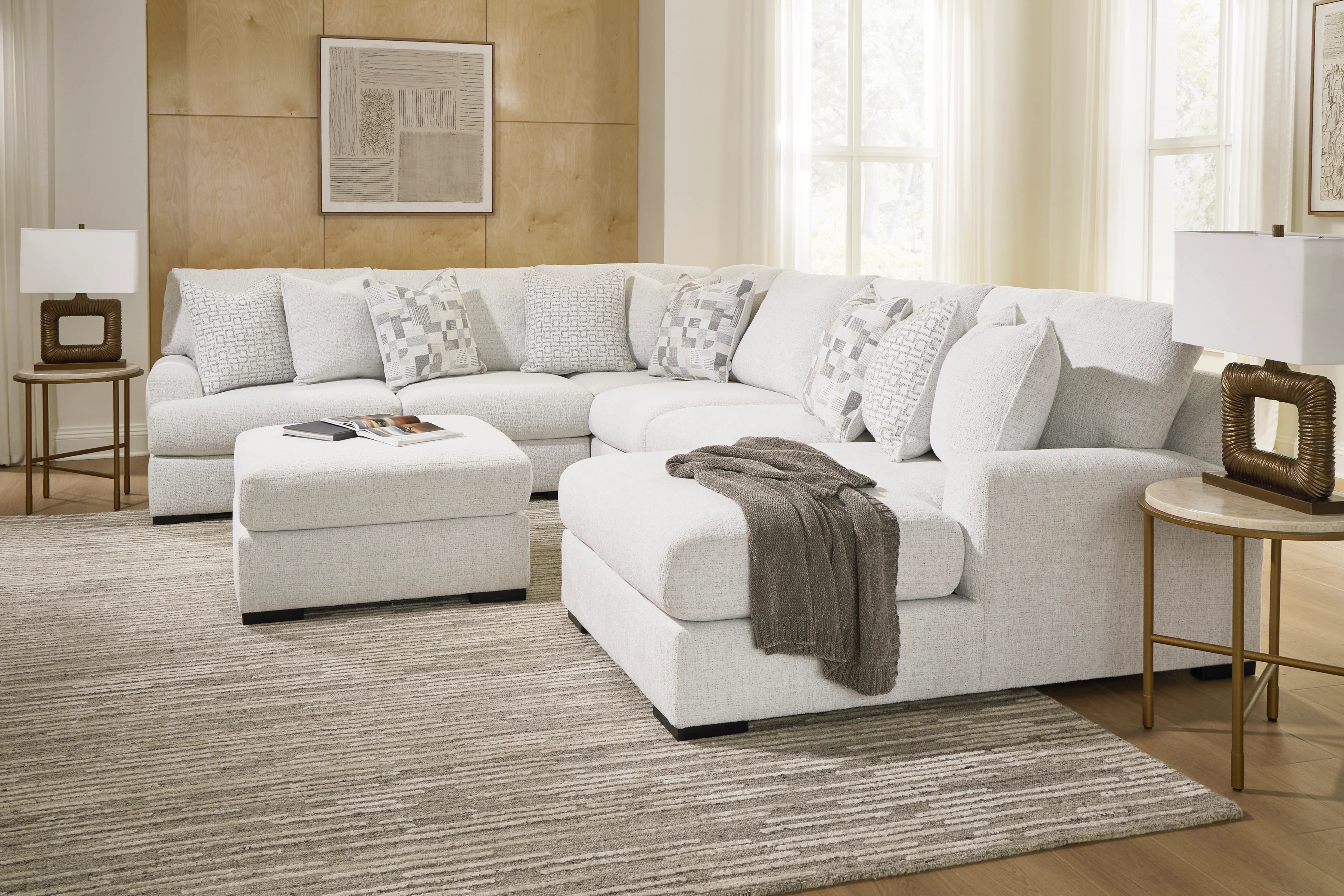 Wynncroft manor 5 piece sectional - Image 7