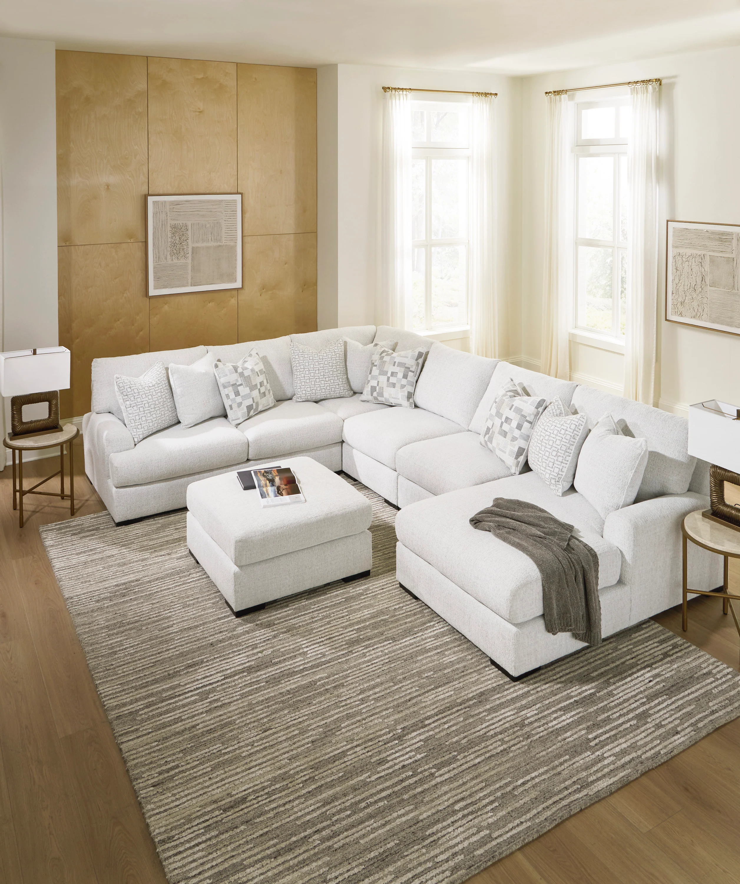 Wynncroft manor 5 piece sectional - Image 8