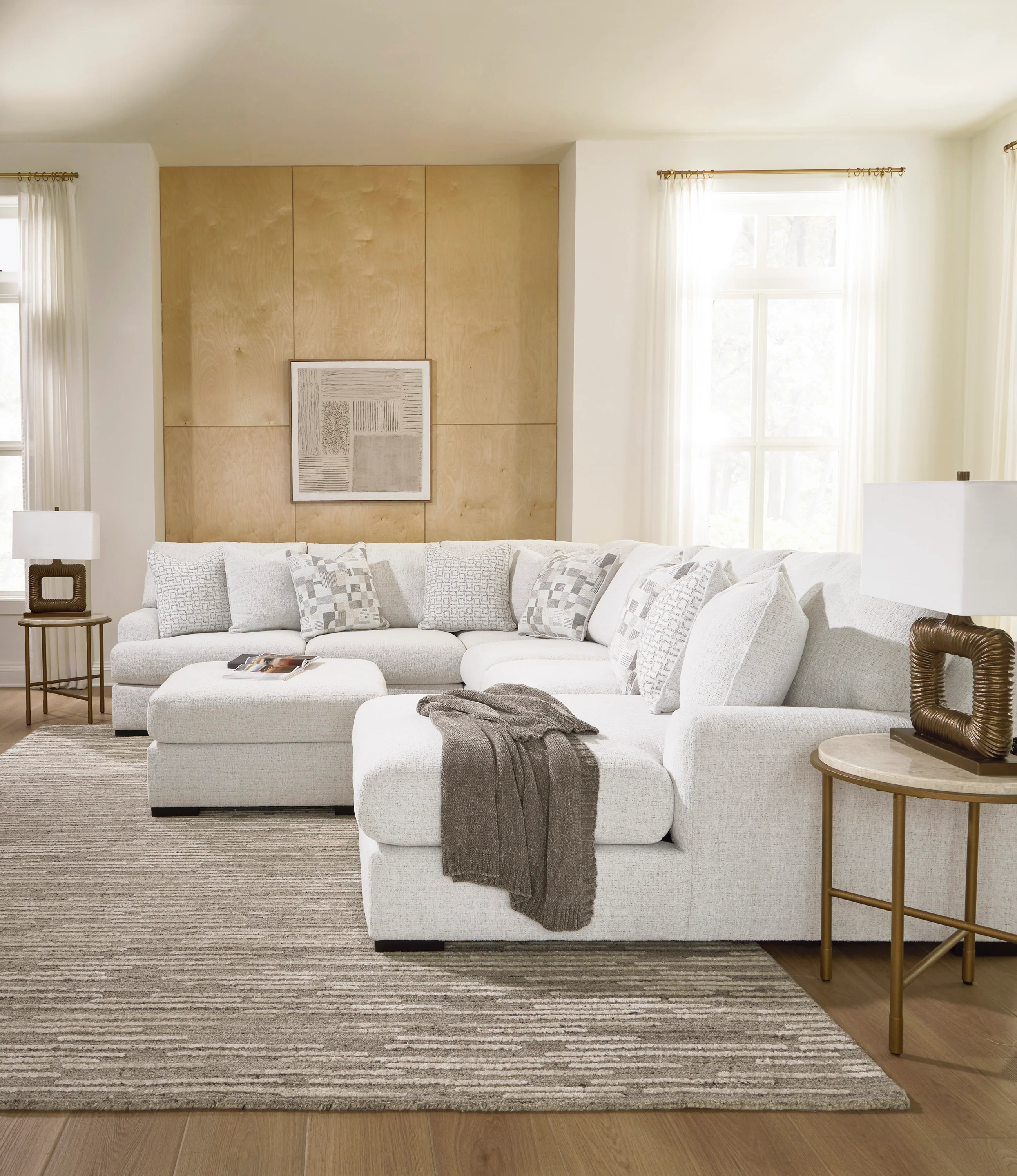 Wynncroft manor 5 piece sectional - Image 9
