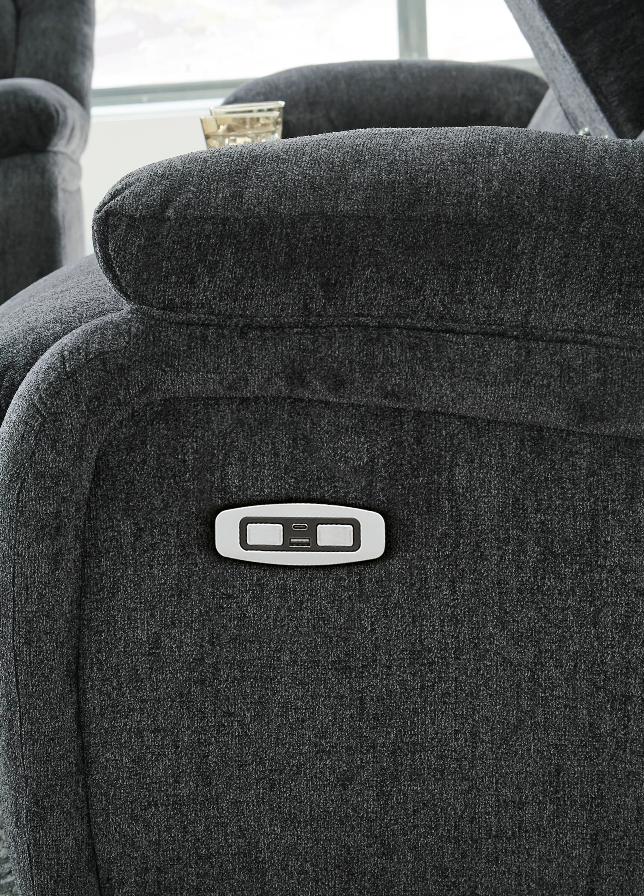 Draycoll Reclining Sofa - Image 9