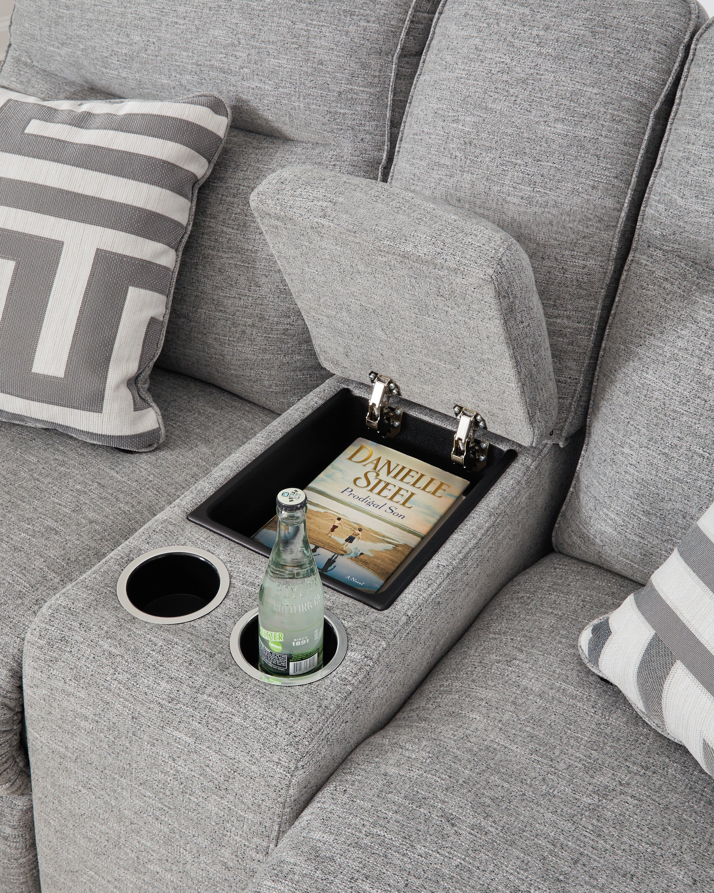 Biscoe Loveseat With Console With Headrest - Image 16