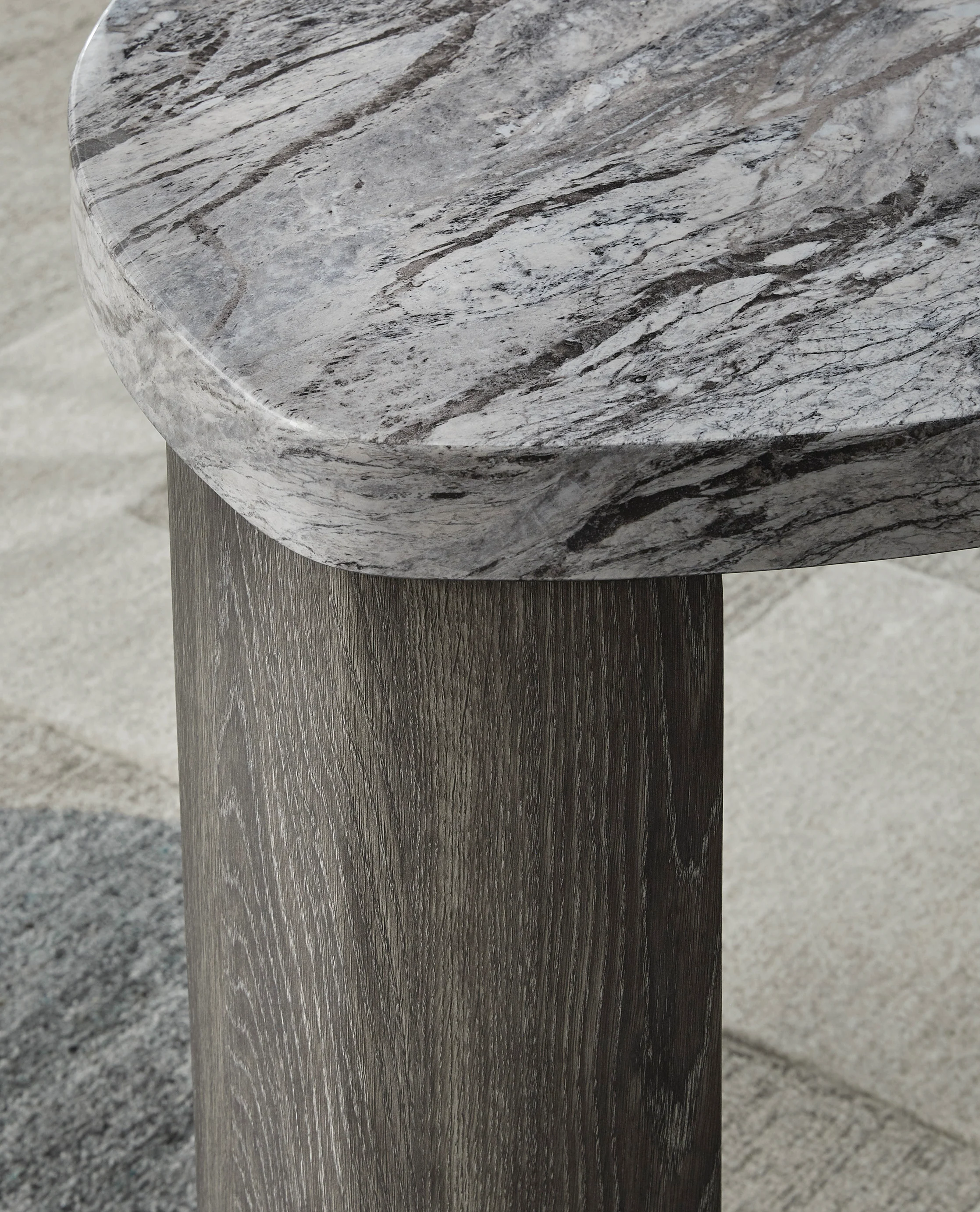 Surmour Coffee table set - Image 10
