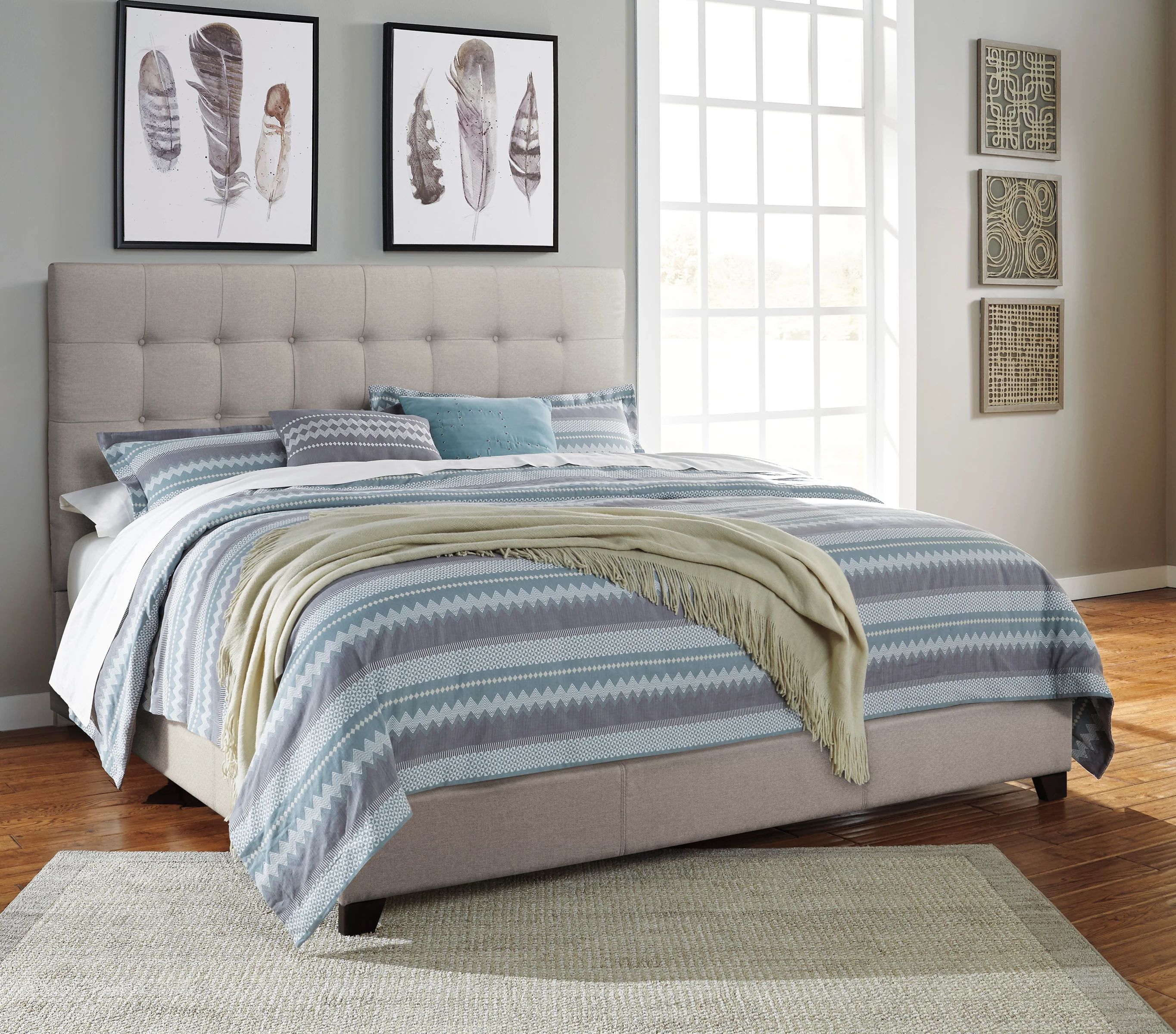 Dolante King Upholstered Bed - Image 3