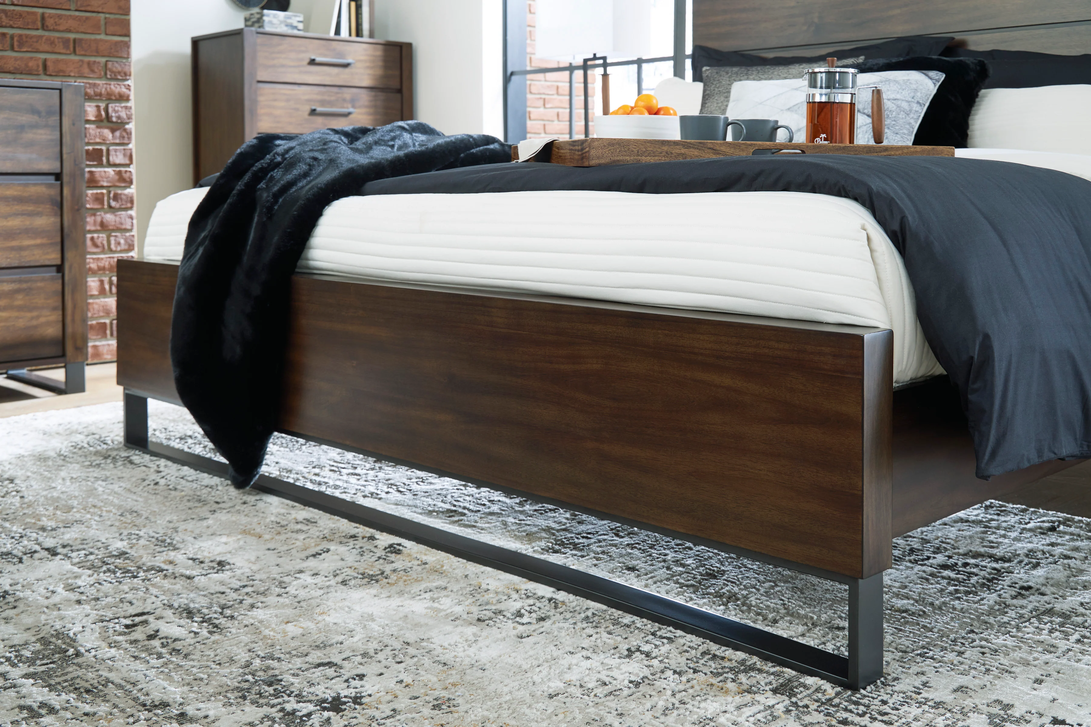 Zumbado King Panel Bed - Image 6
