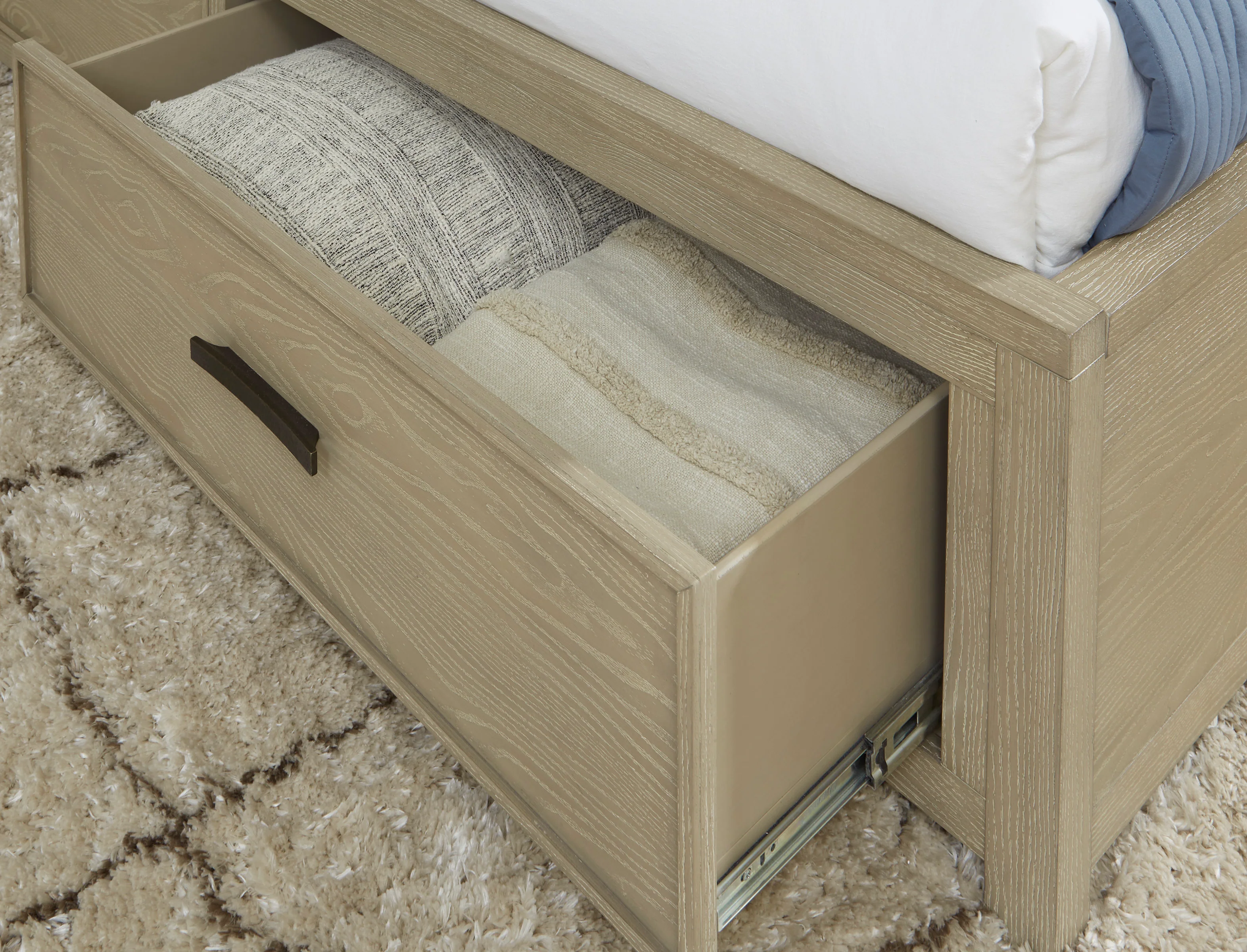 Maylee Five Drawer Chest - Image 6