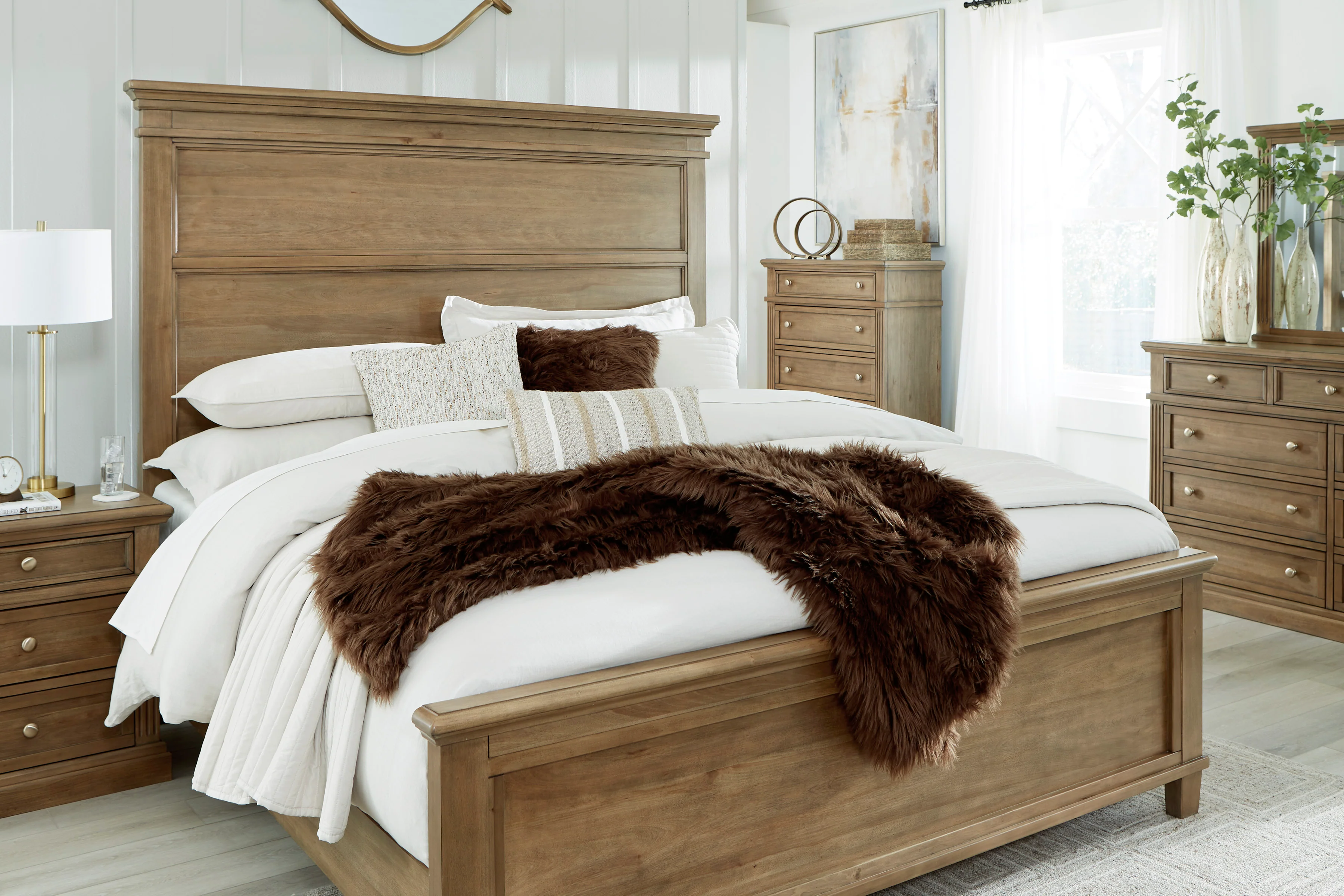 Mylarken Five Drawer Chest - Image 7