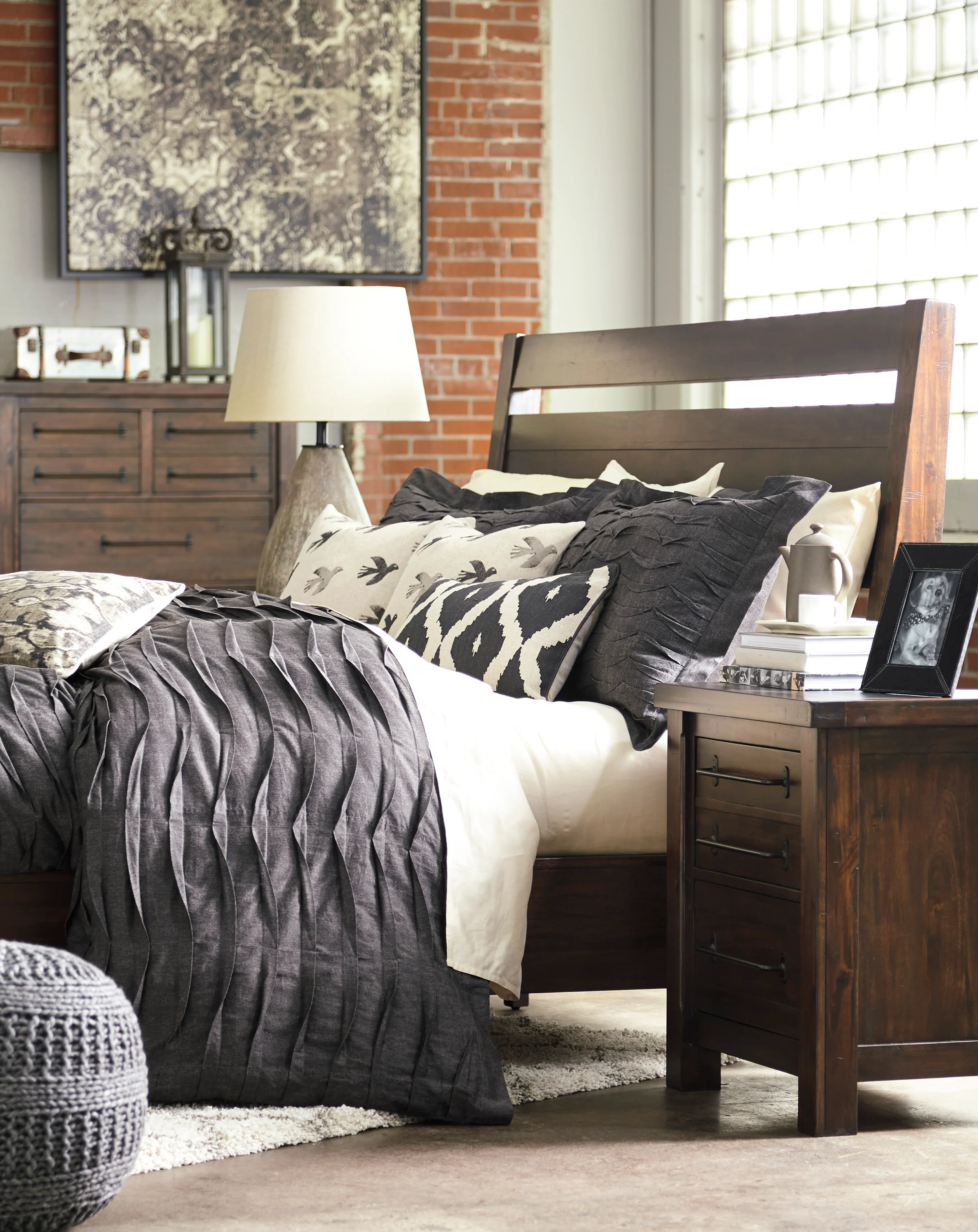Starmore King Panel Bed - Image 3