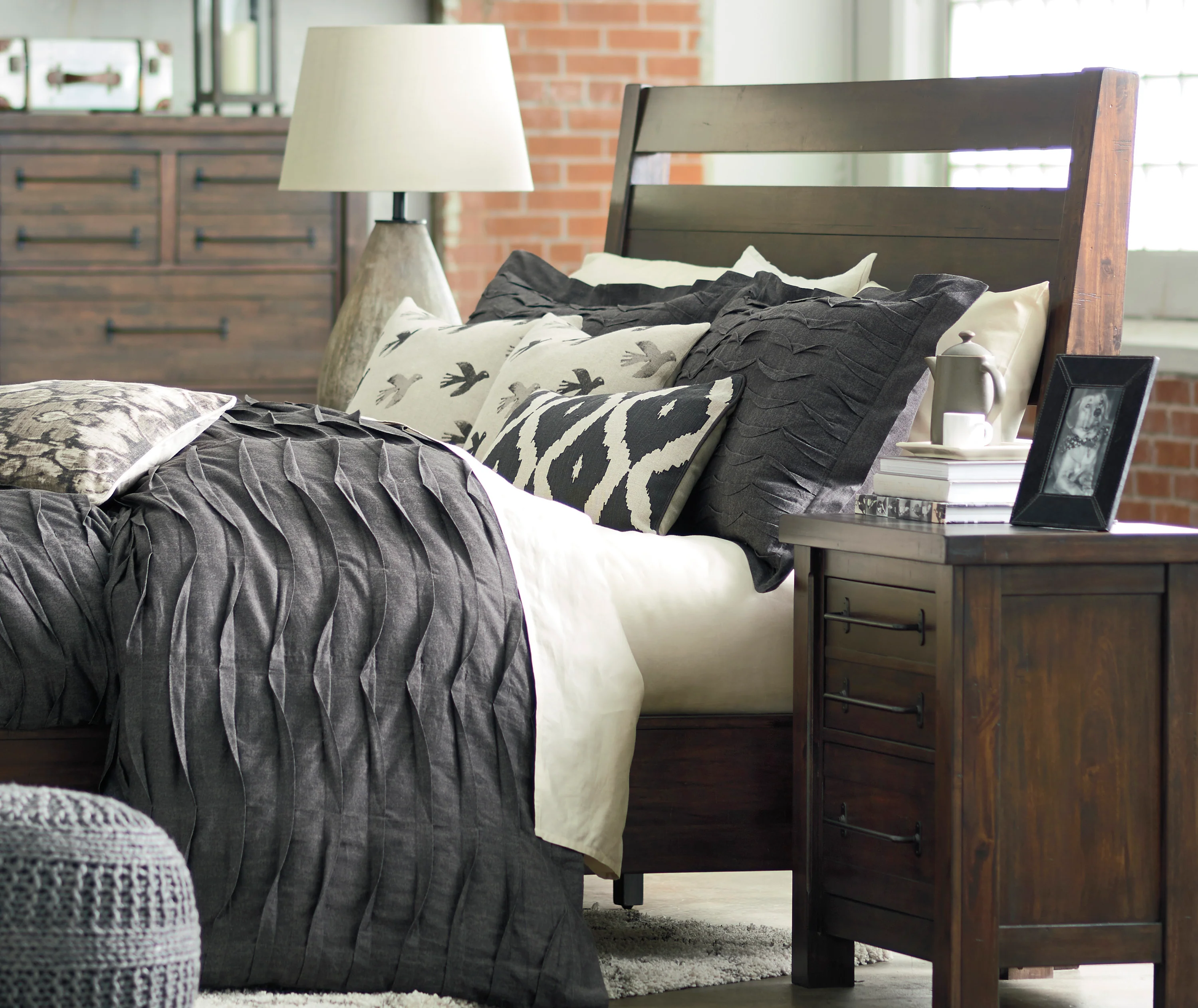 Starmore King Panel Bed - Image 4