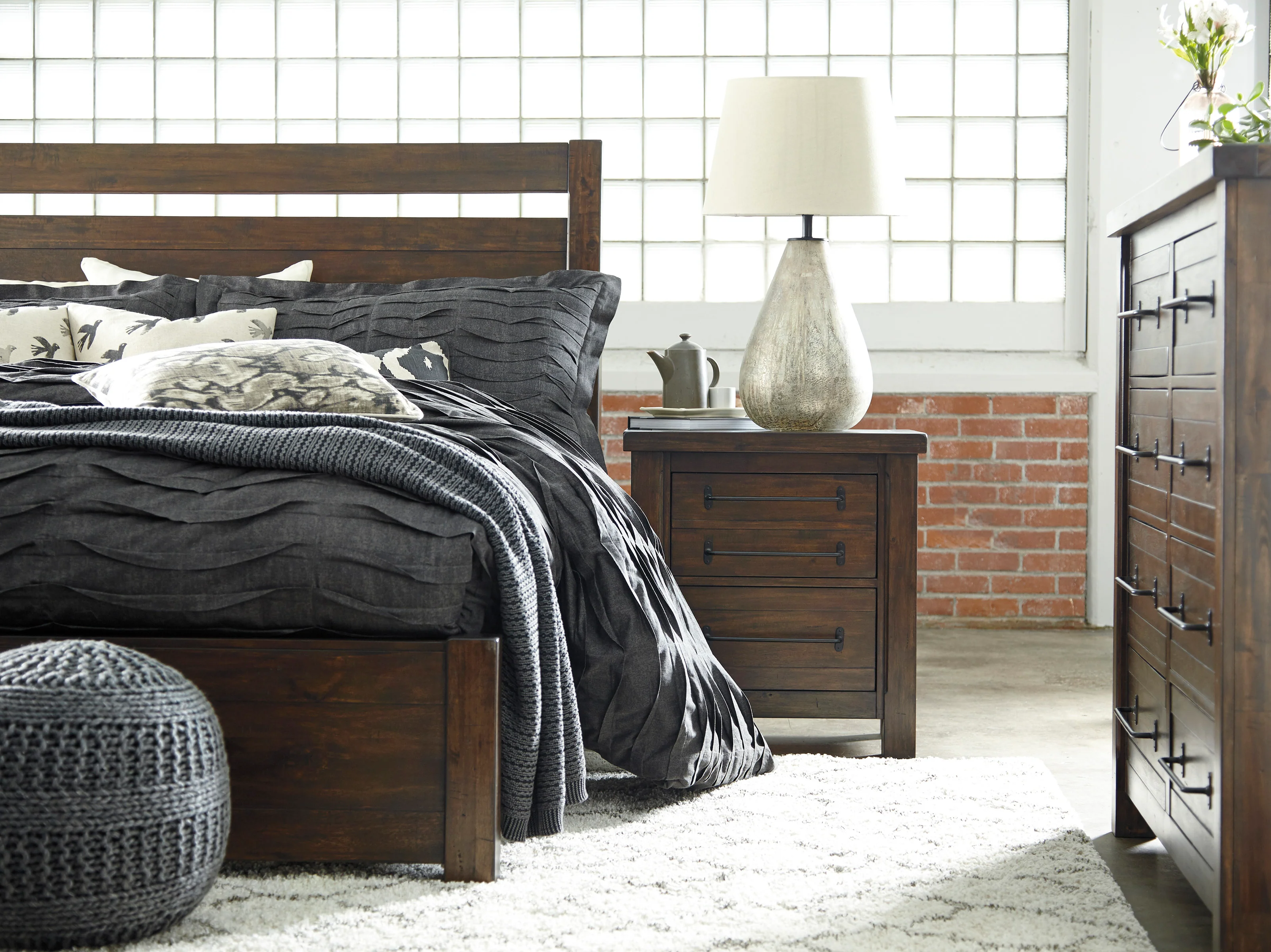 Starmore King Panel Bed - Image 5