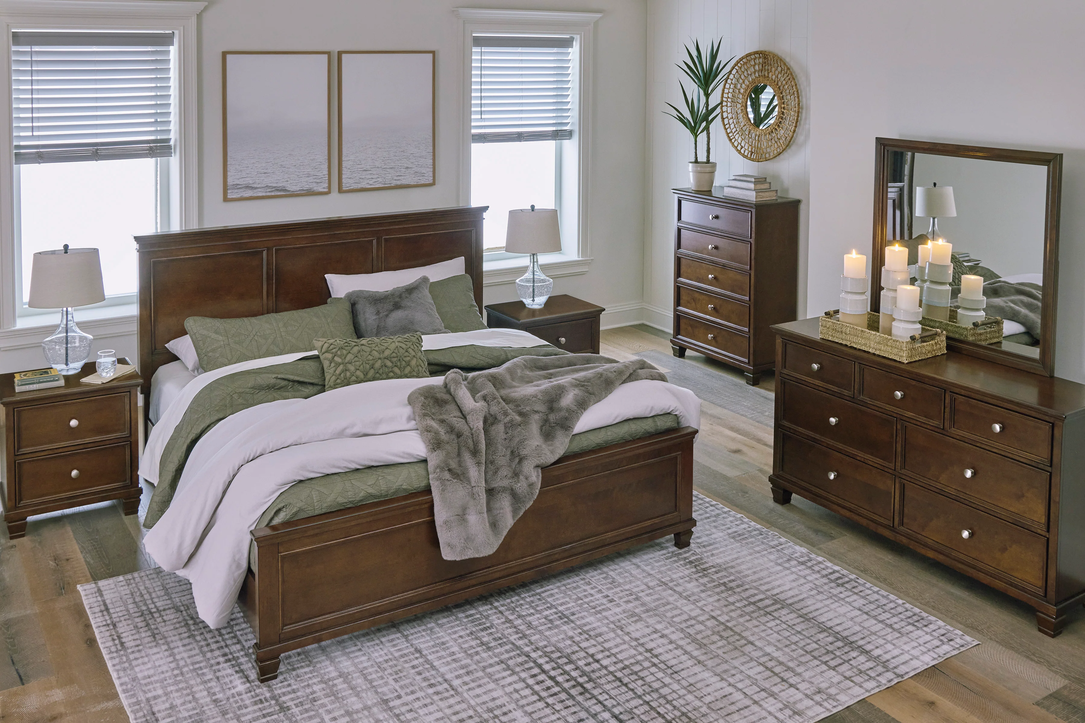 Danabrin King Panel Bed - Image 10