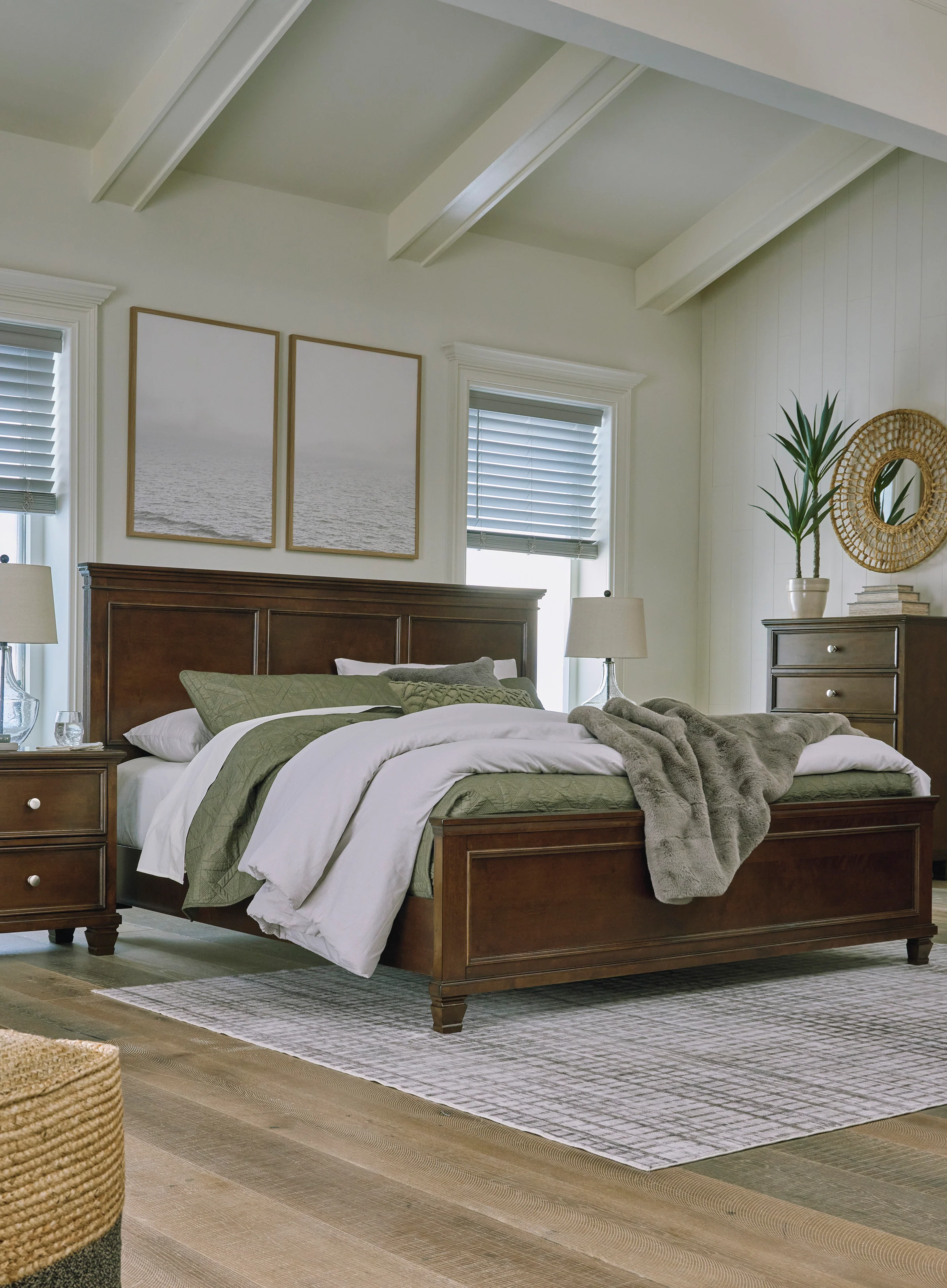 Danabrin King Panel Bed - Image 9