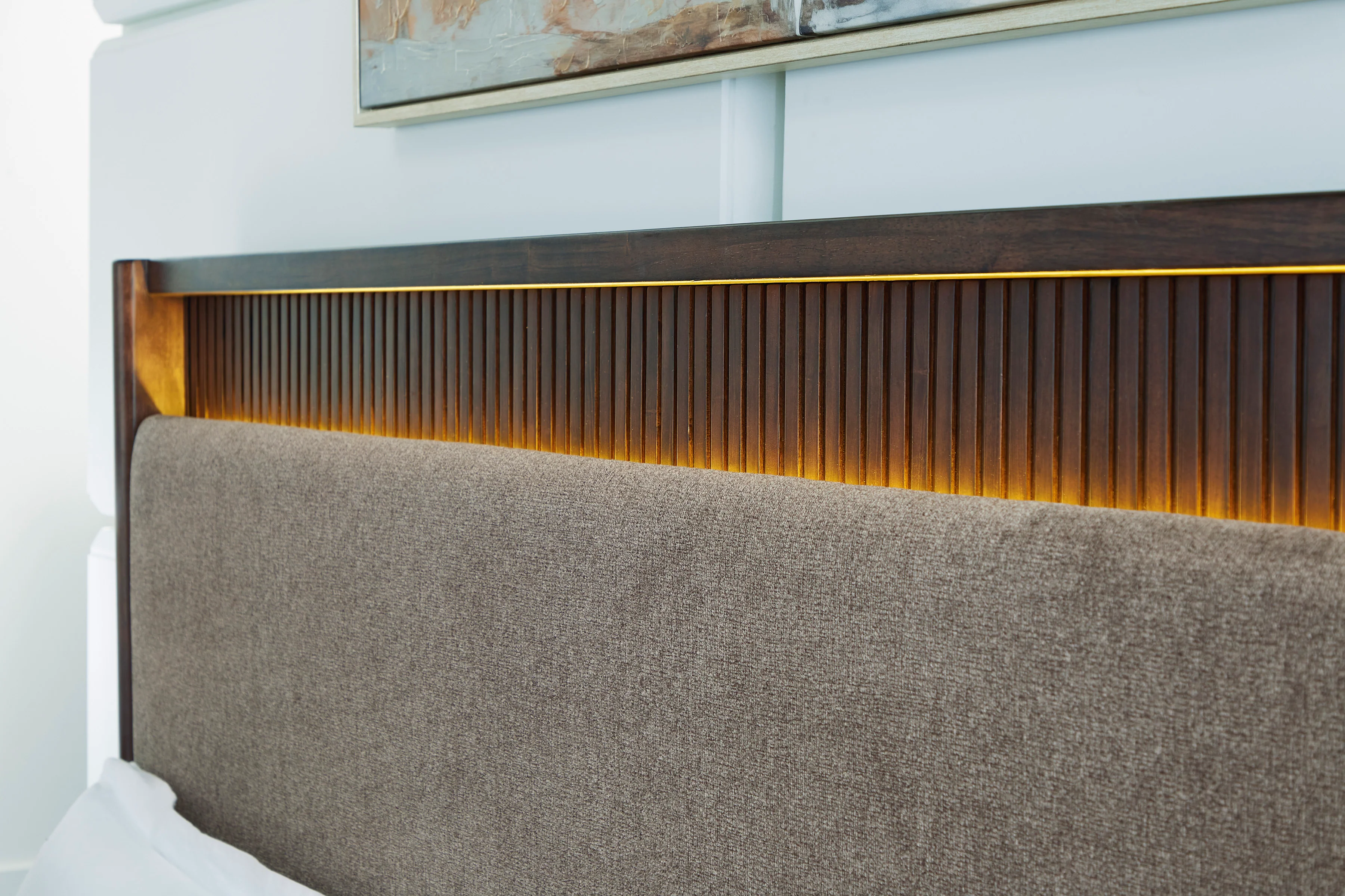 Koreston King Upholstered Panel Bed - Image 6