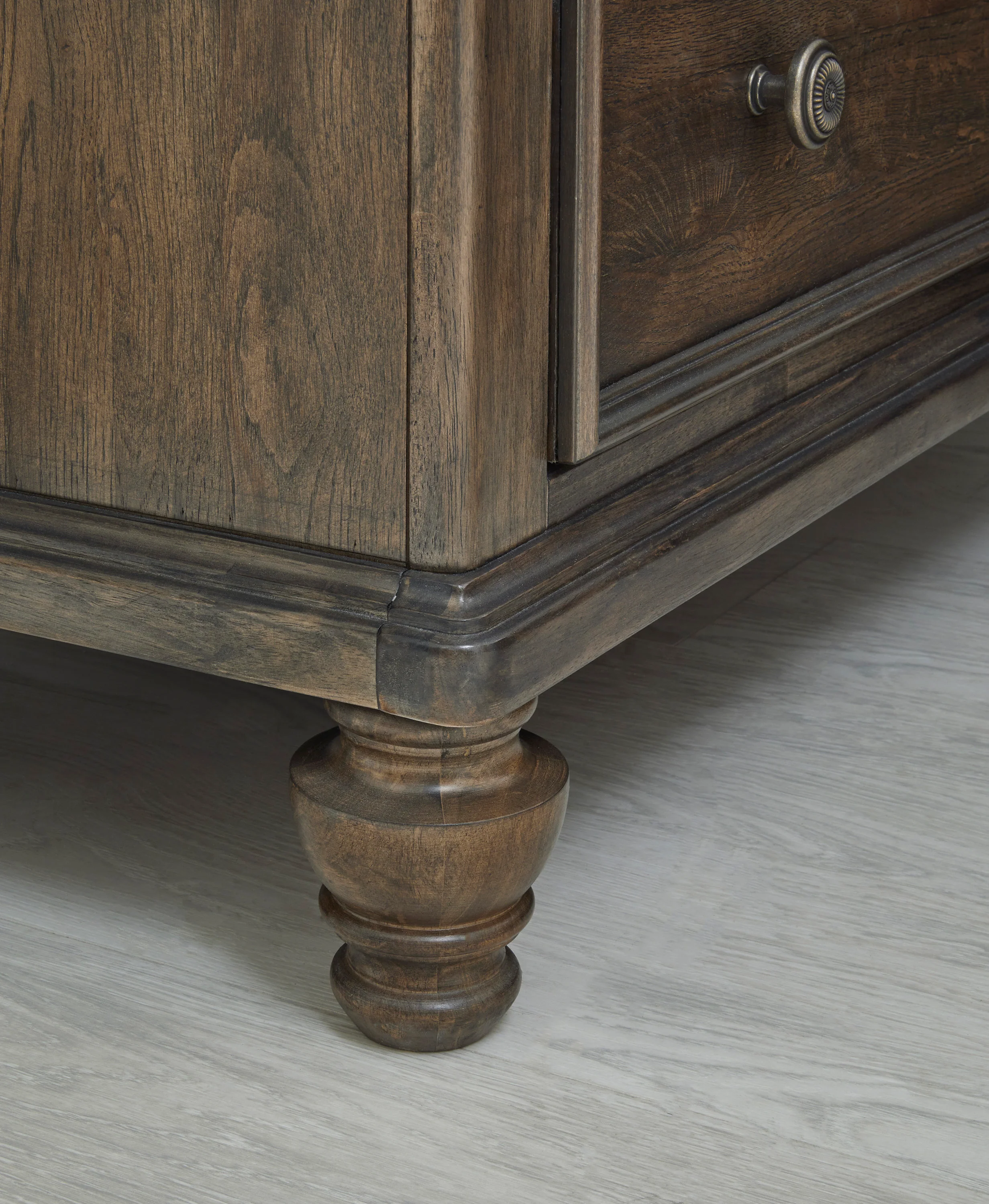 Veramond Five Drawer Chest - Image 6