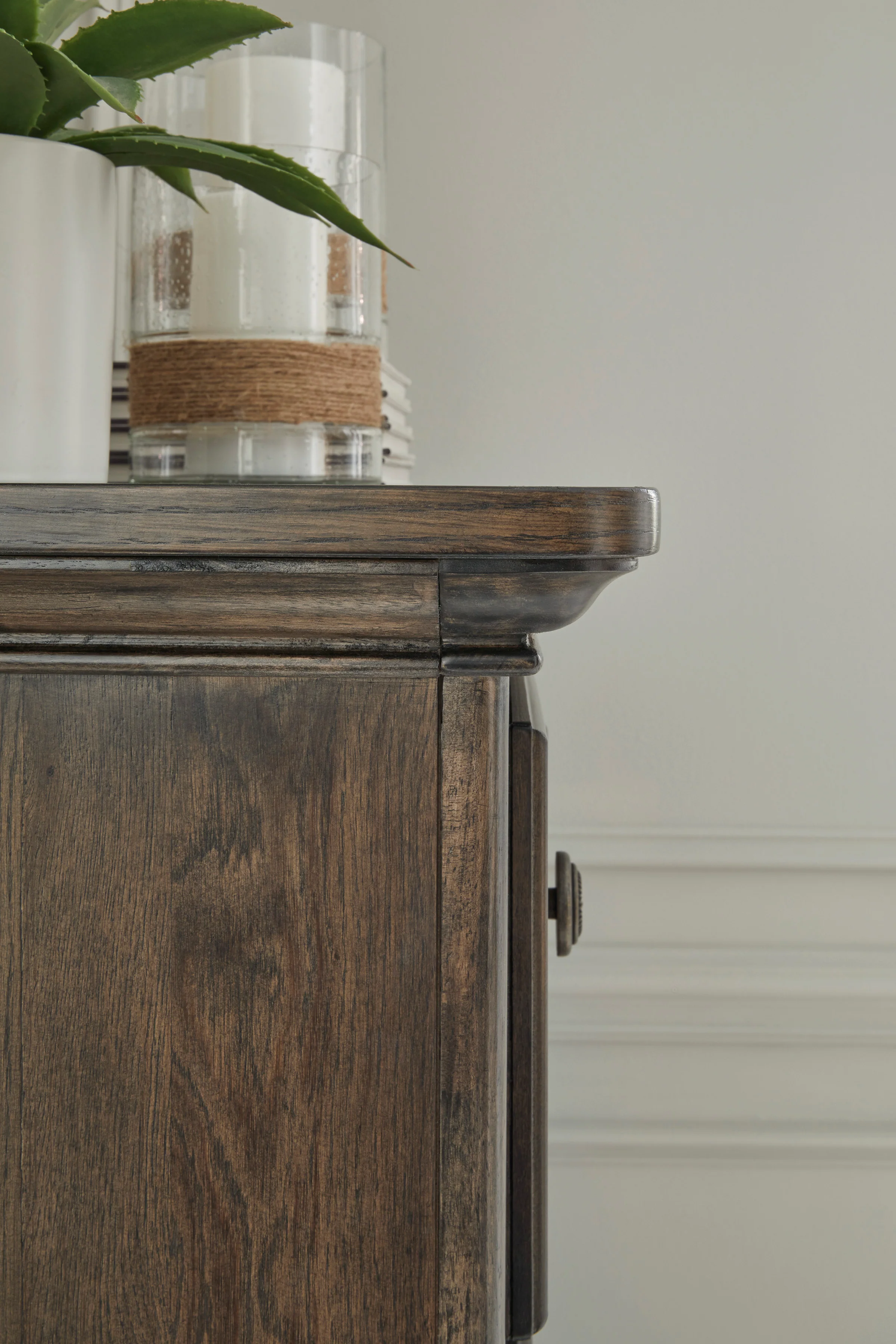 Veramond Five Drawer Chest - Image 7