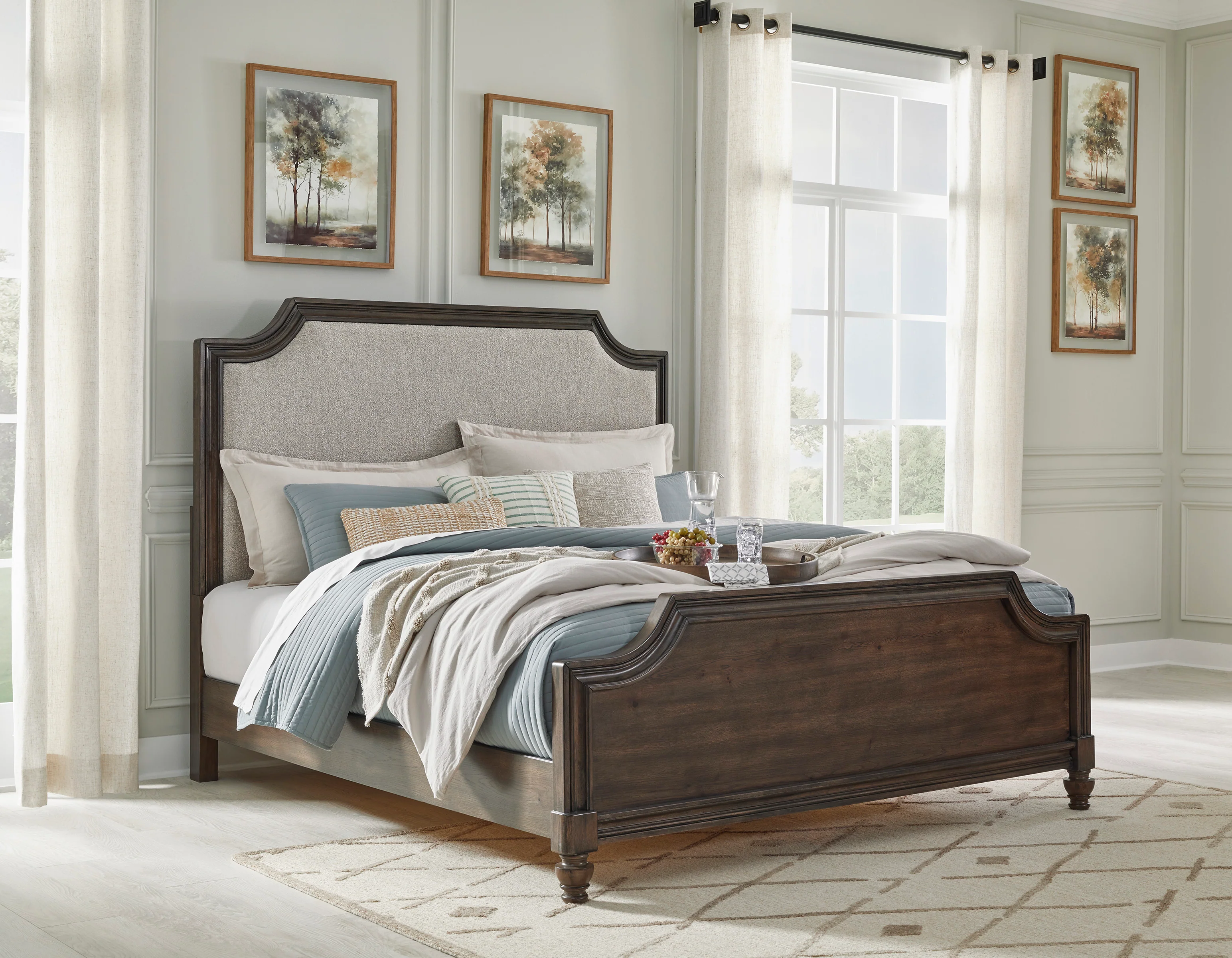 Veramond King Panel Bed