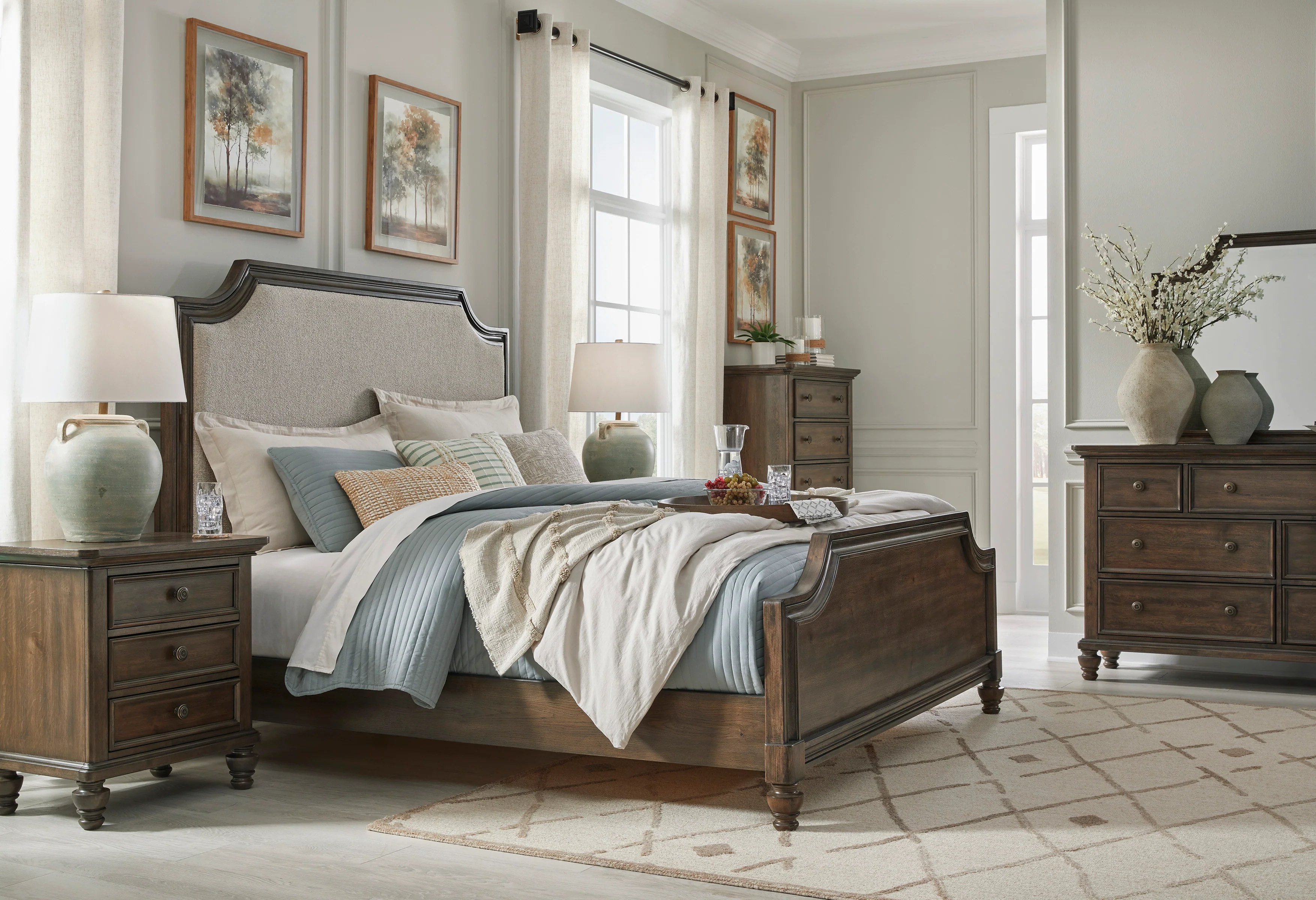 Veramond King Panel Bed - Image 11