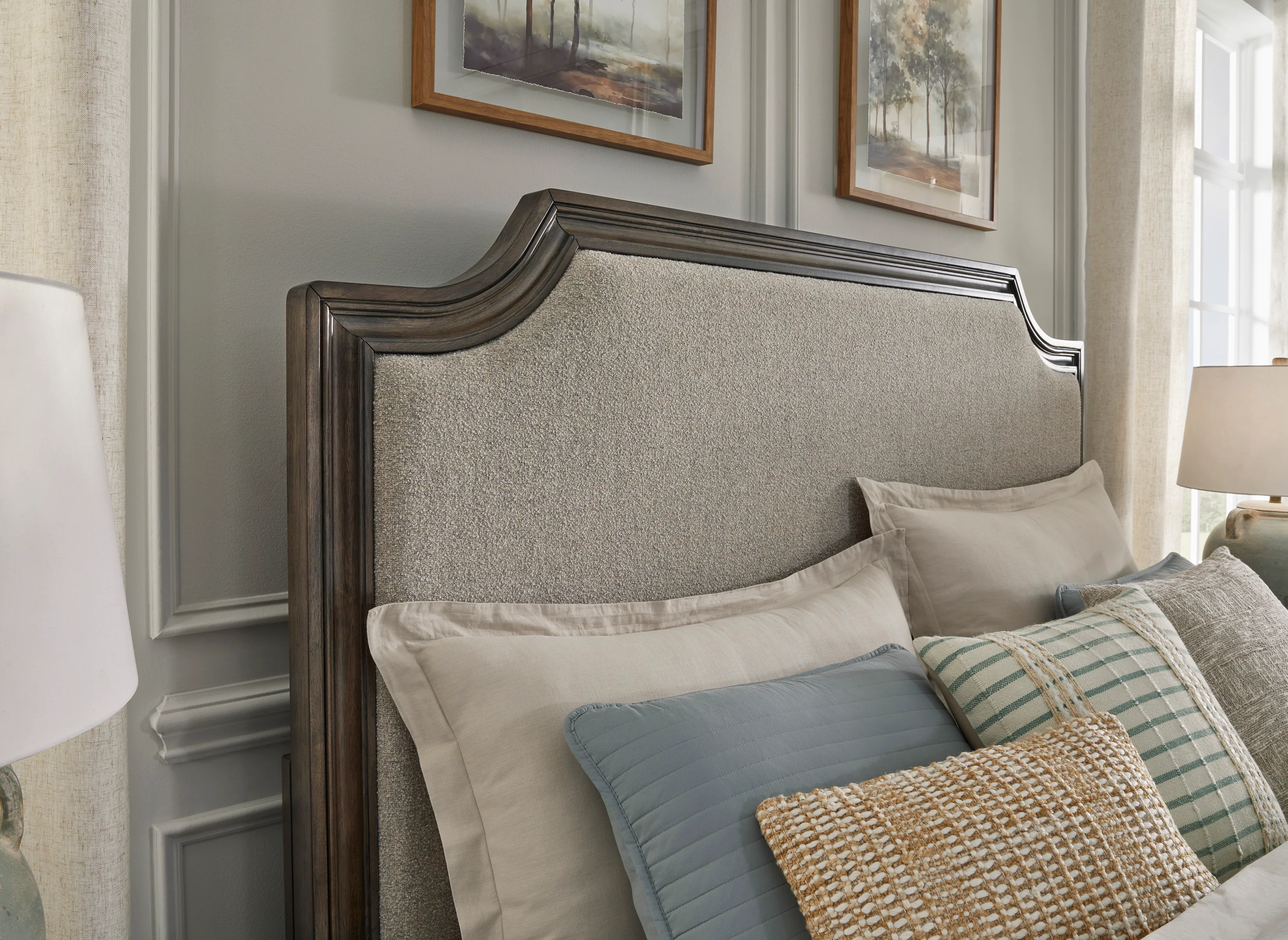 Veramond King Panel Bed - Image 5