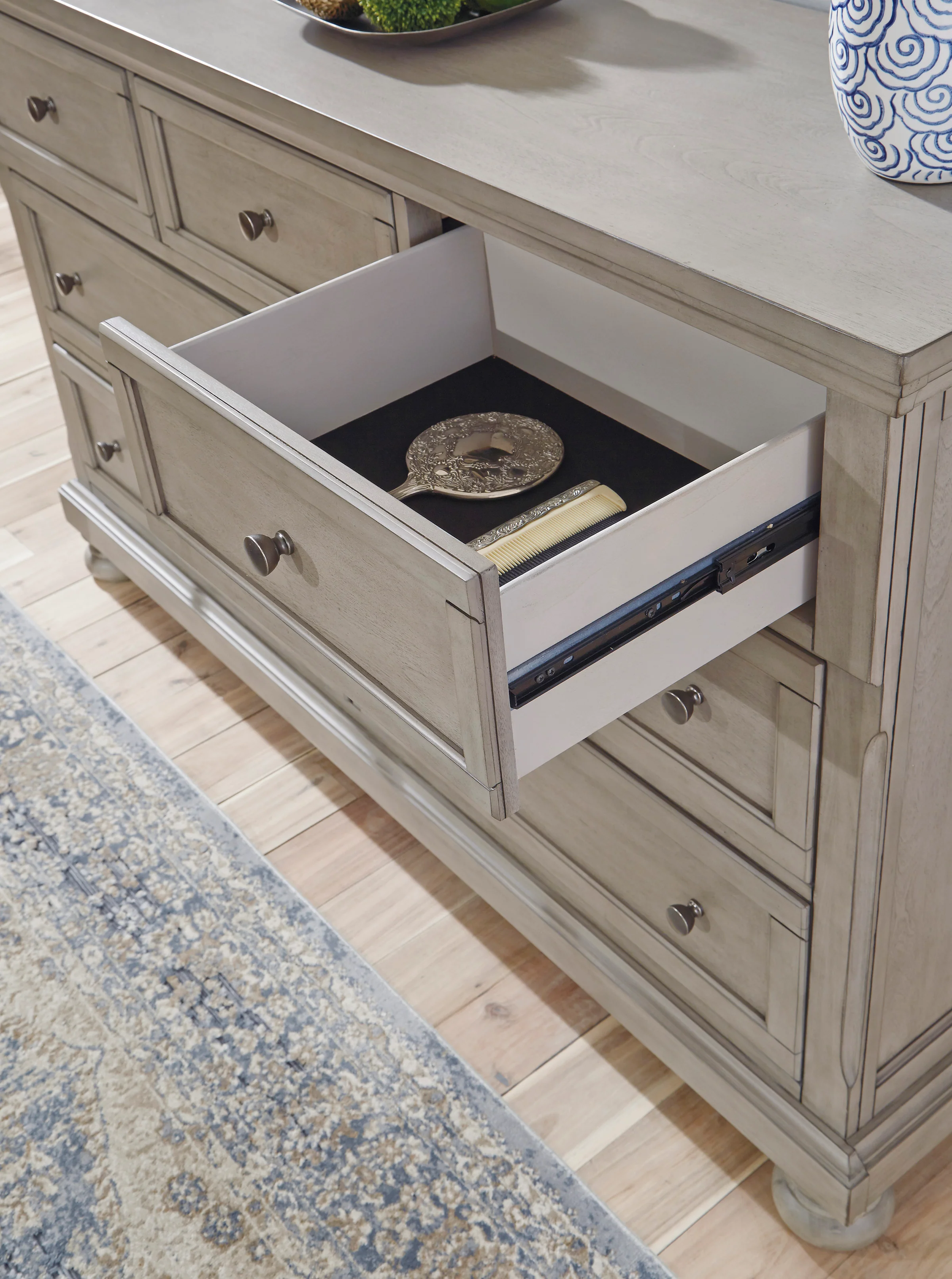 Lettner Bedroom set - Image 13