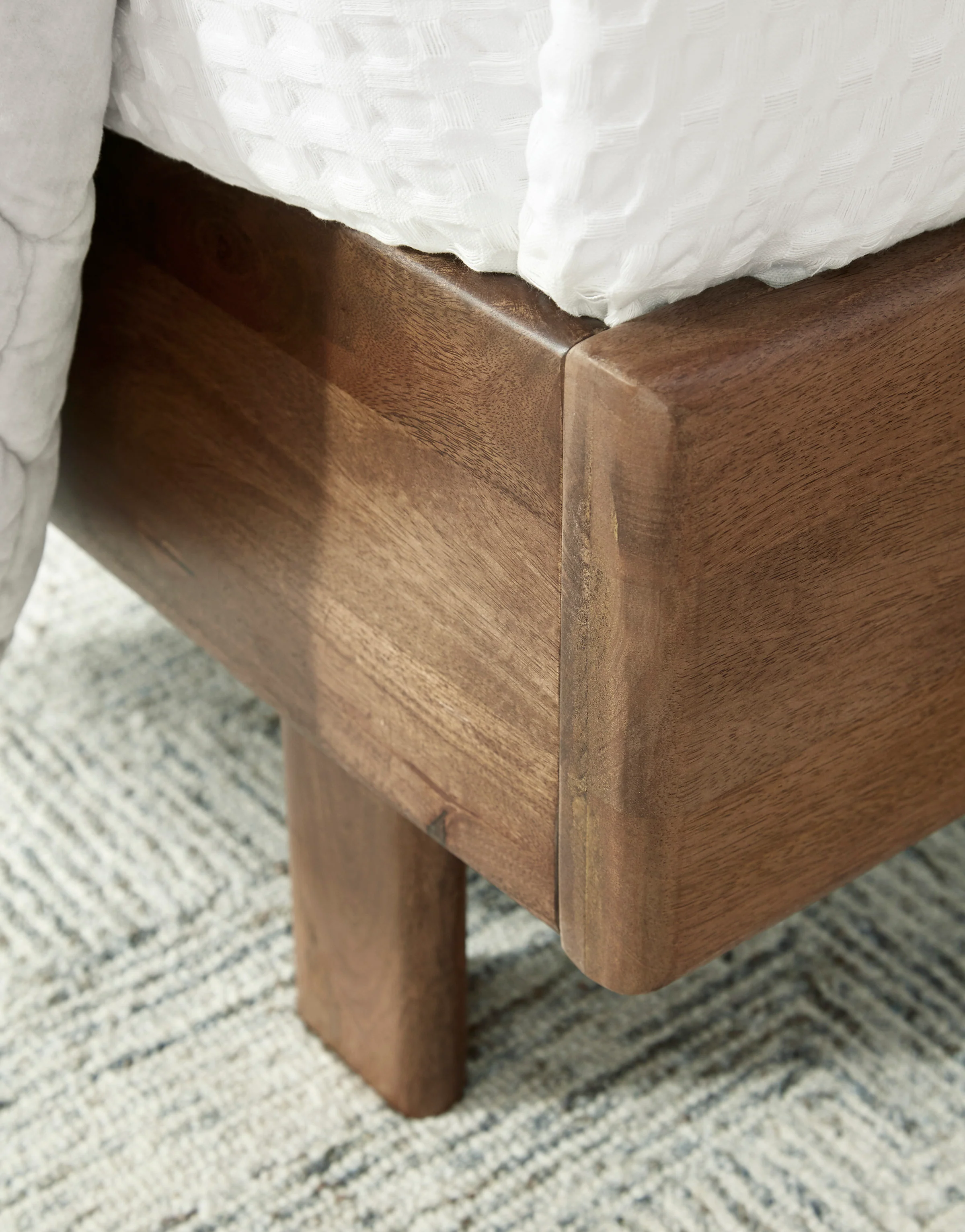 Isanti King Panel Bed - Image 7