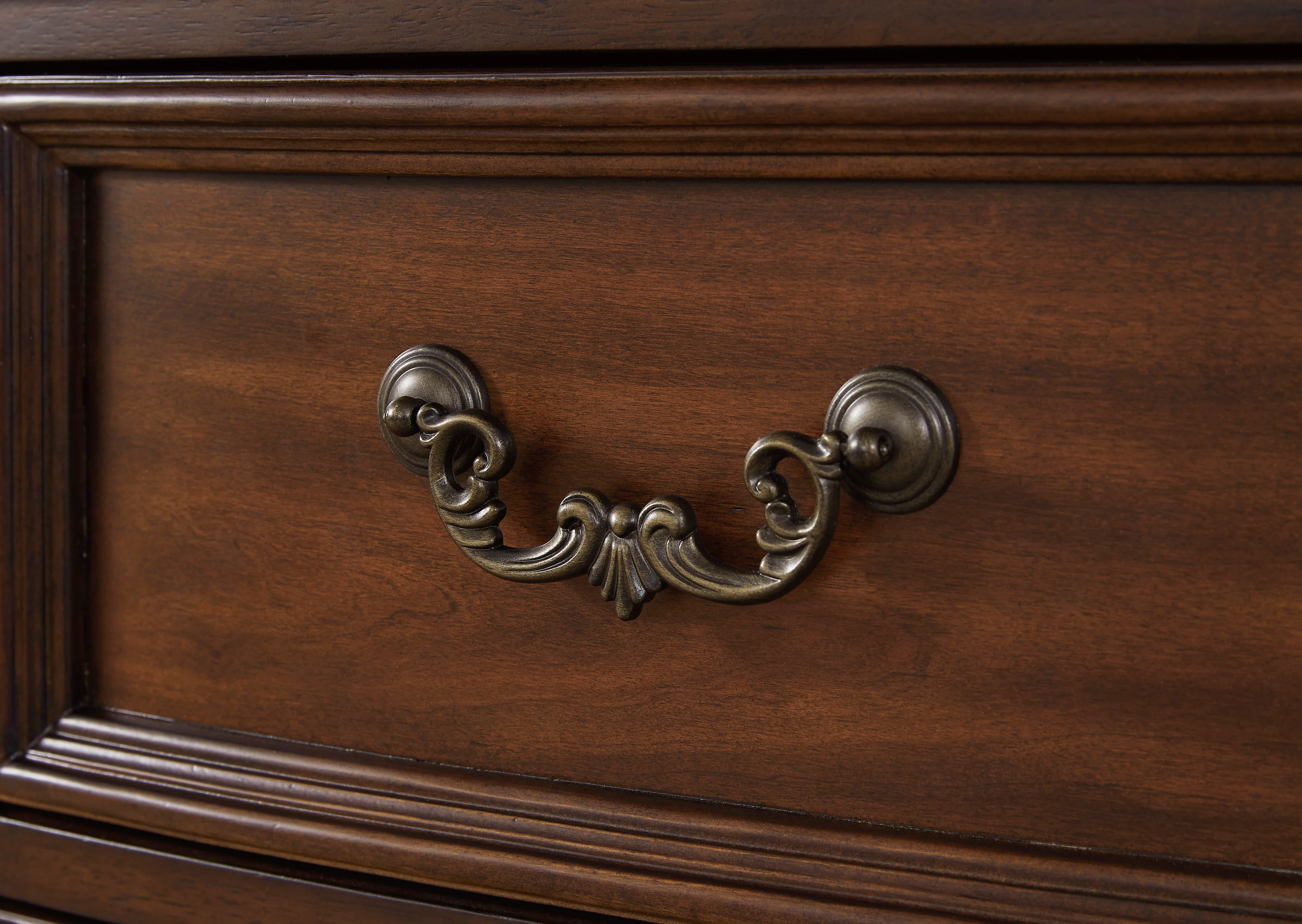 Lavinton Five Drawer Chest - Image 10