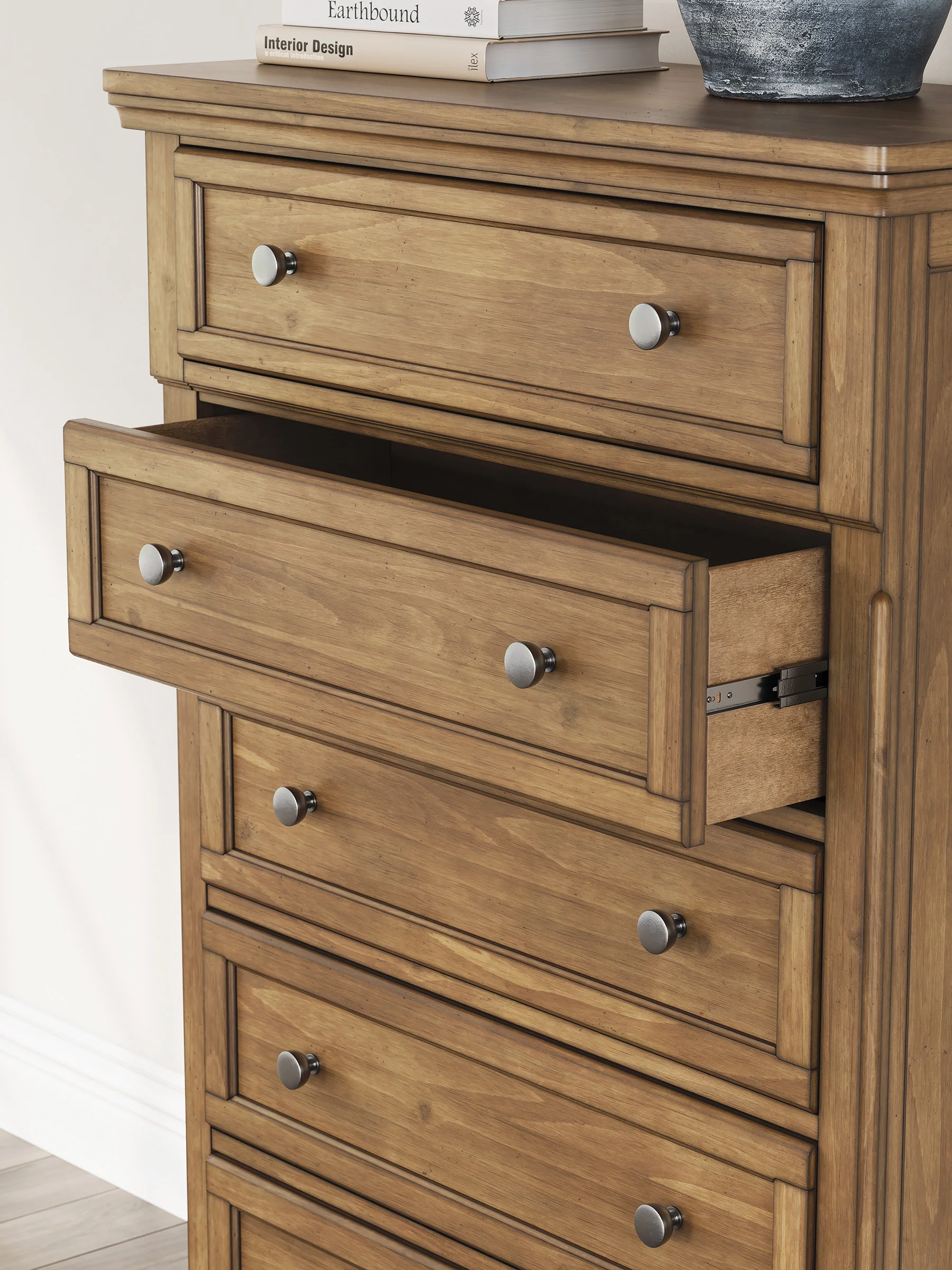 Vandenmore Five Drawer Chest - Image 7