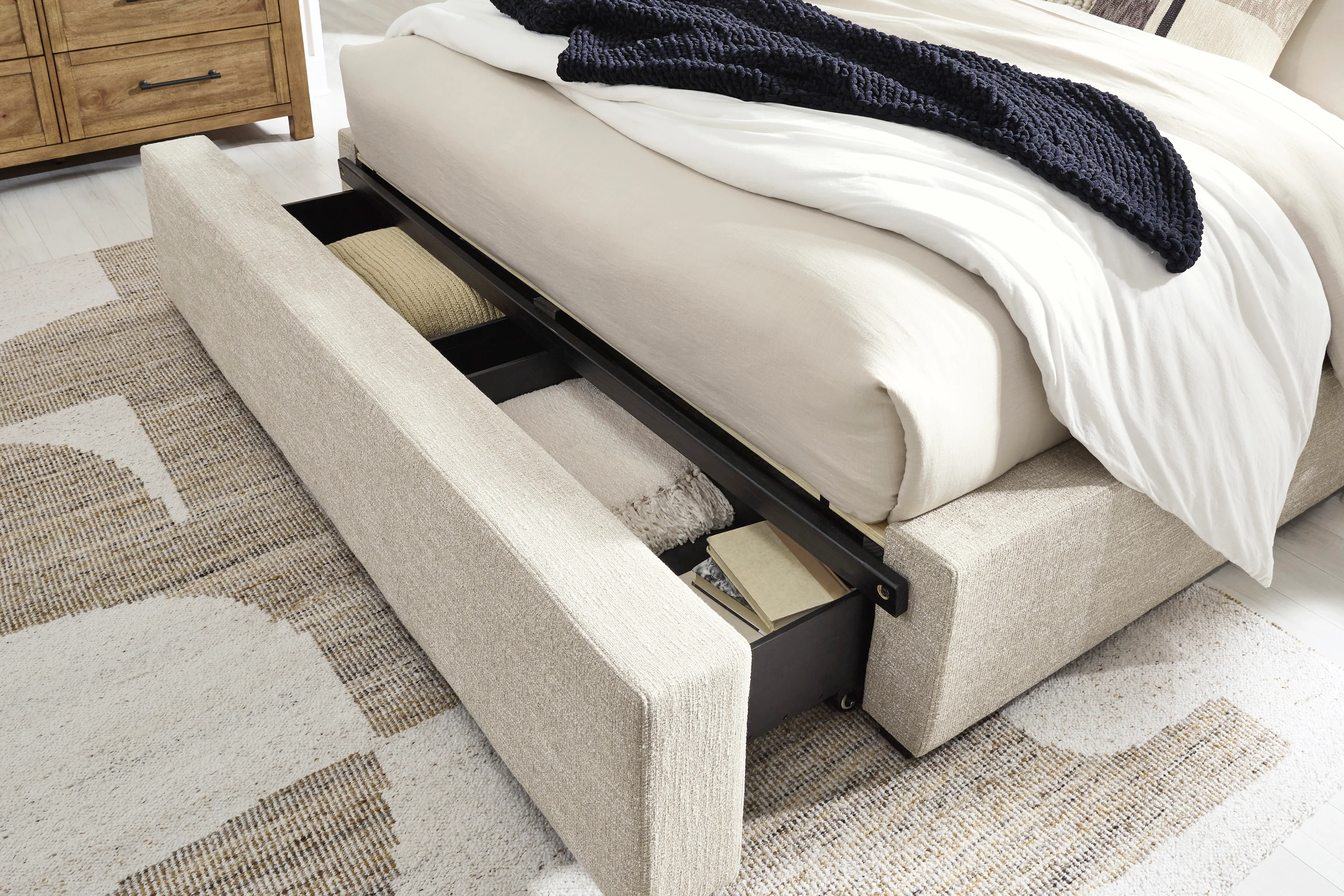 Kristiland Uph Storage Bed - Image 11