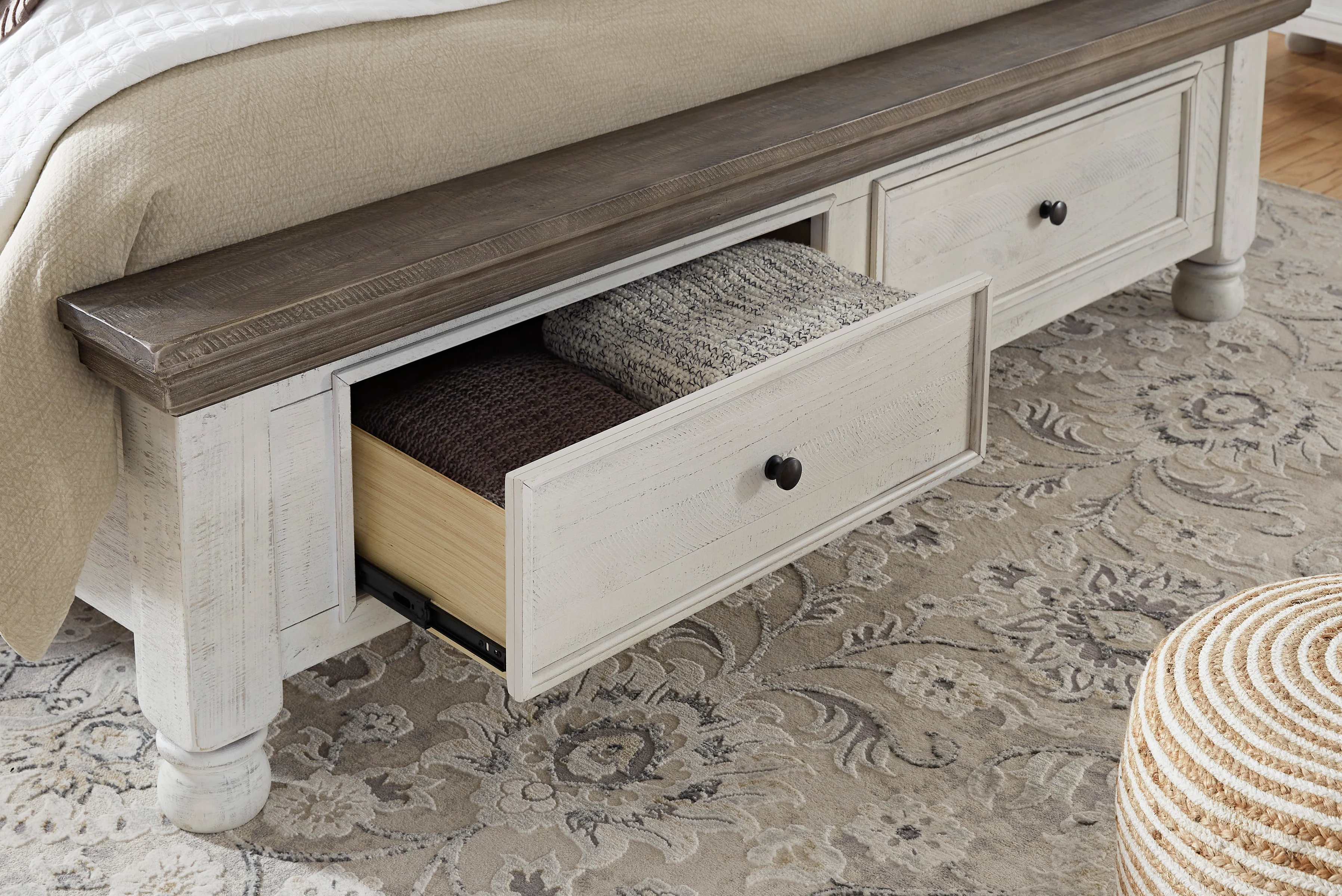 Havalance Bedroom set - Image 22