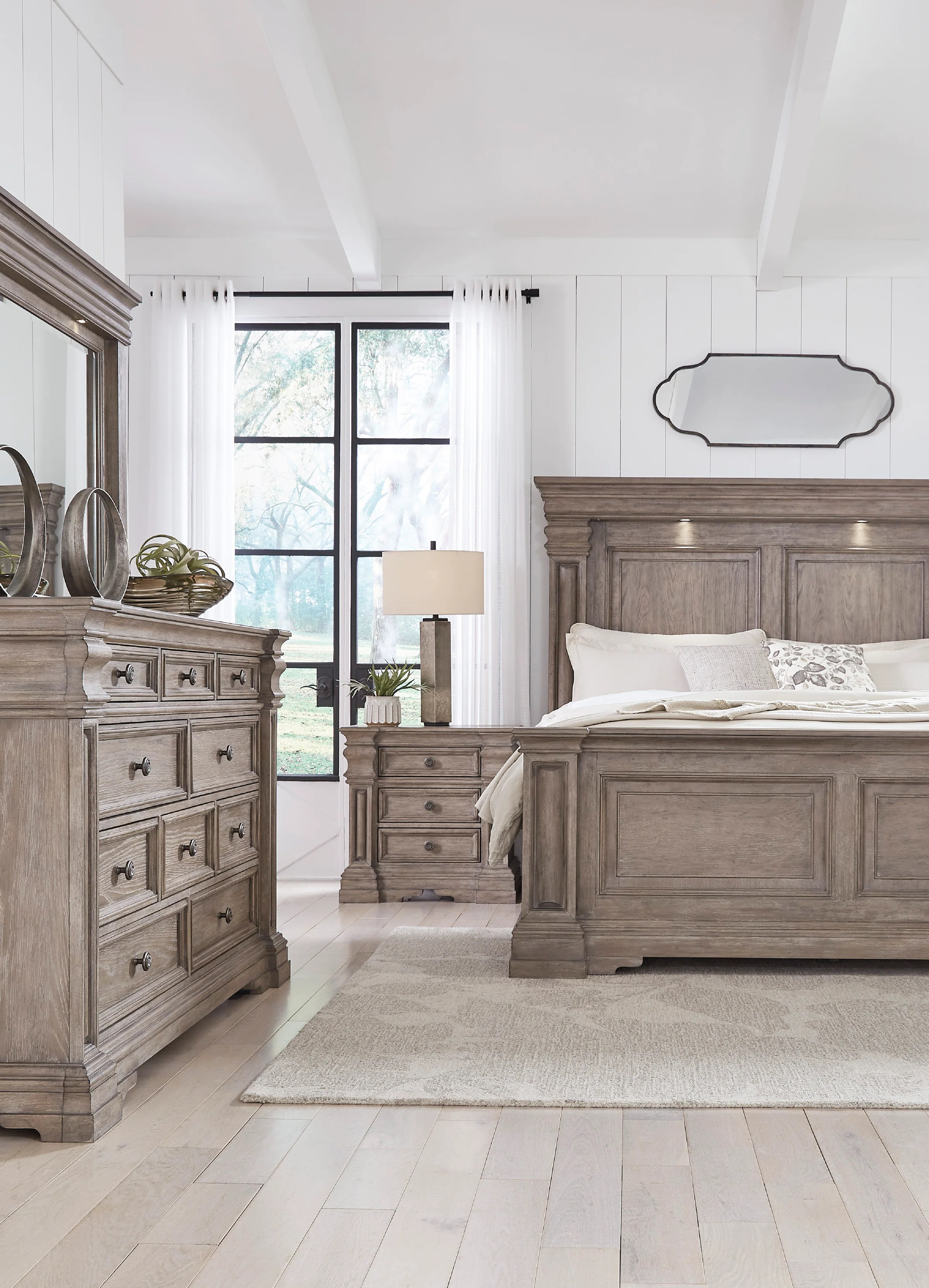 Blairhurst KING PANEL BED - Image 7
