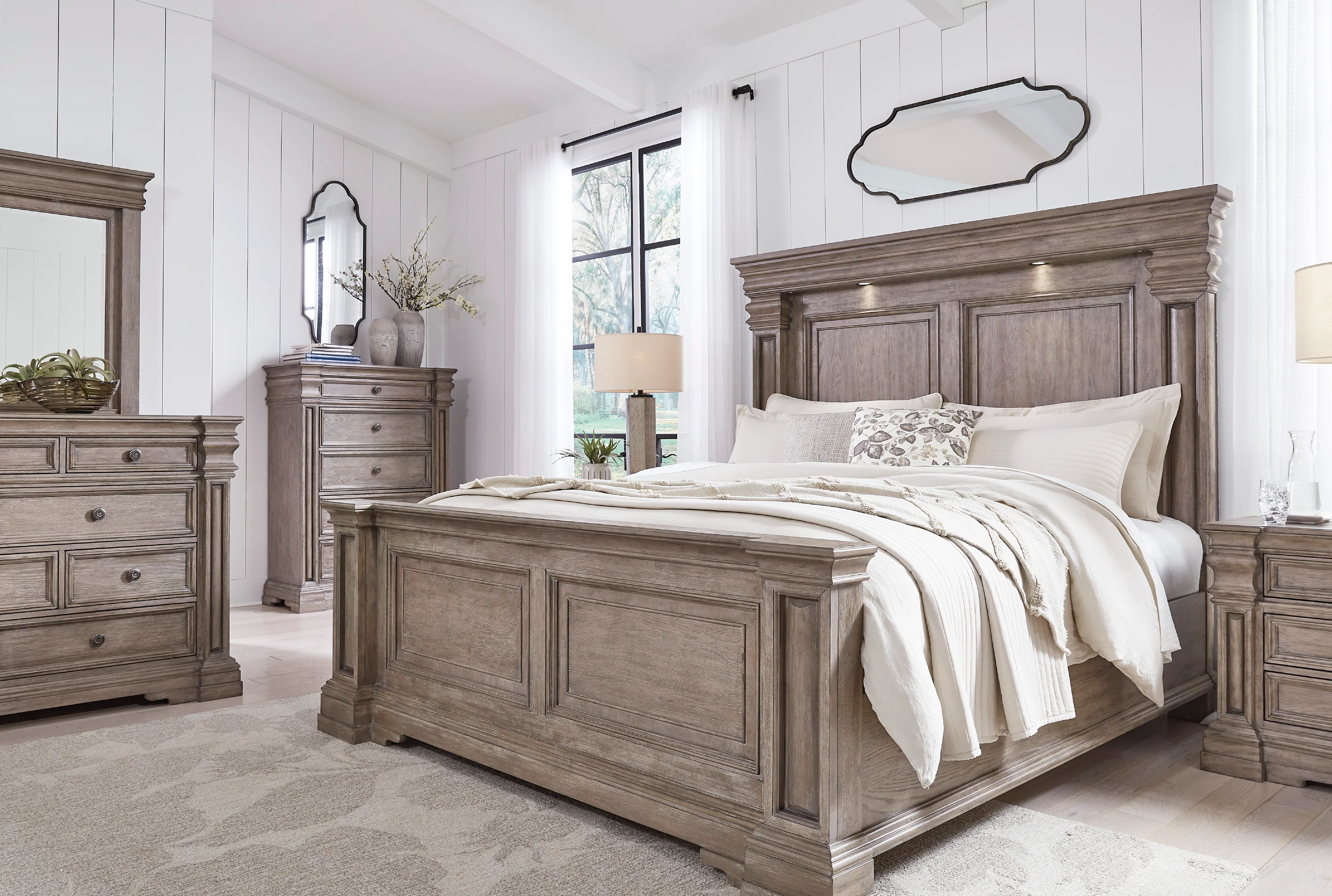 Blairhurst KING PANEL BED - Image 8