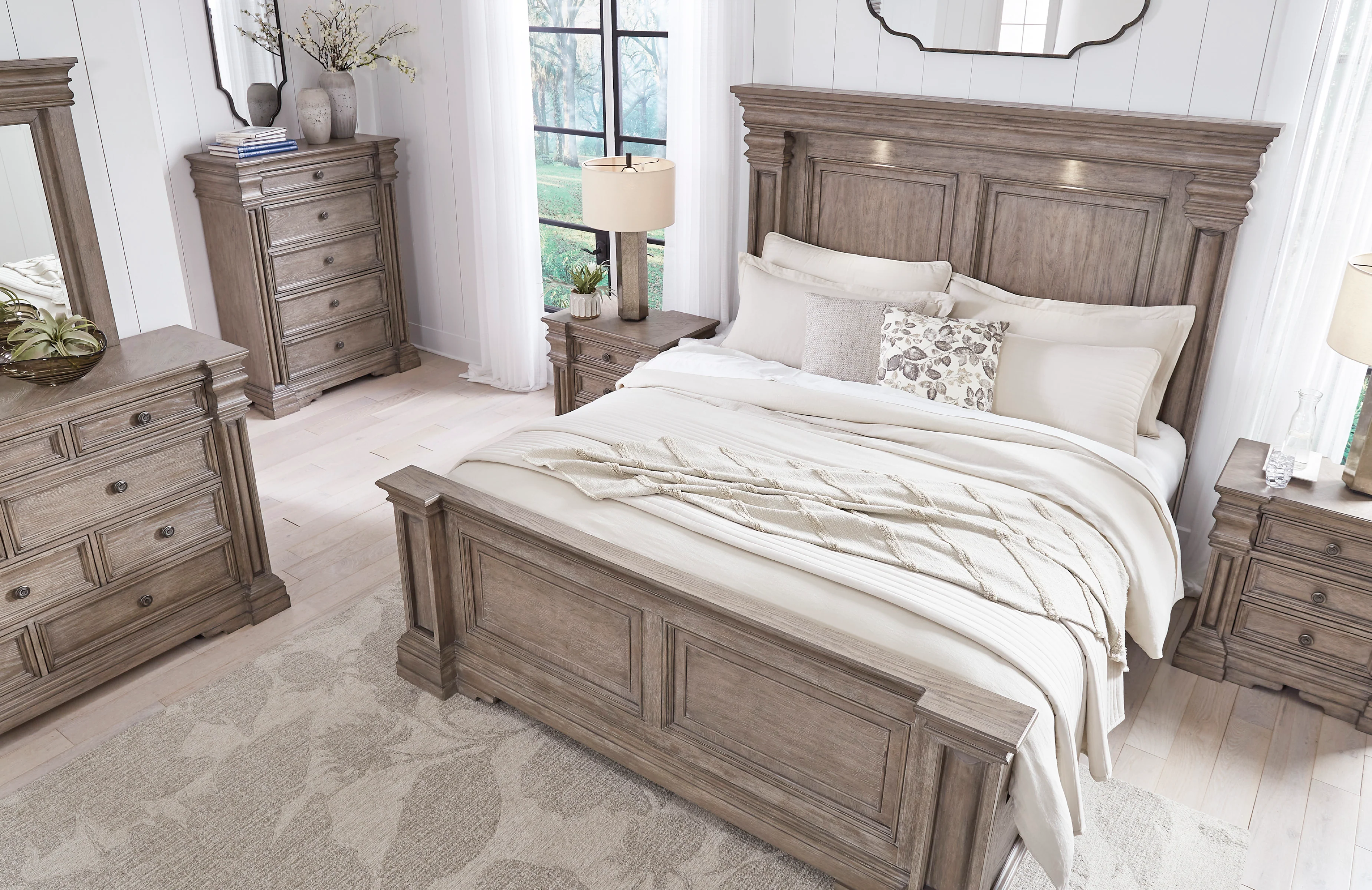 Blairhurst KING PANEL BED - Image 9