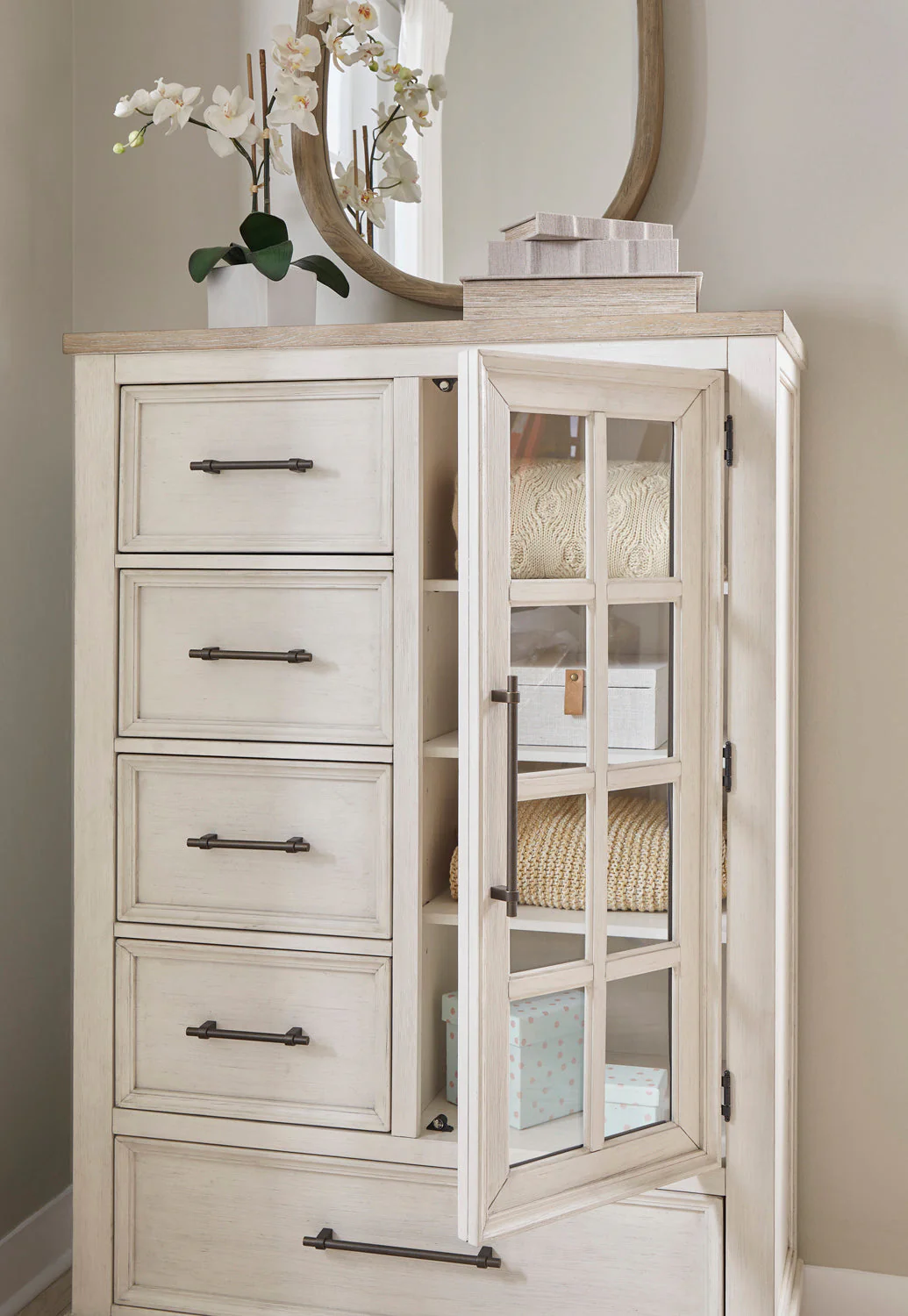 Shaybrock Chest of Drawer - Image 3