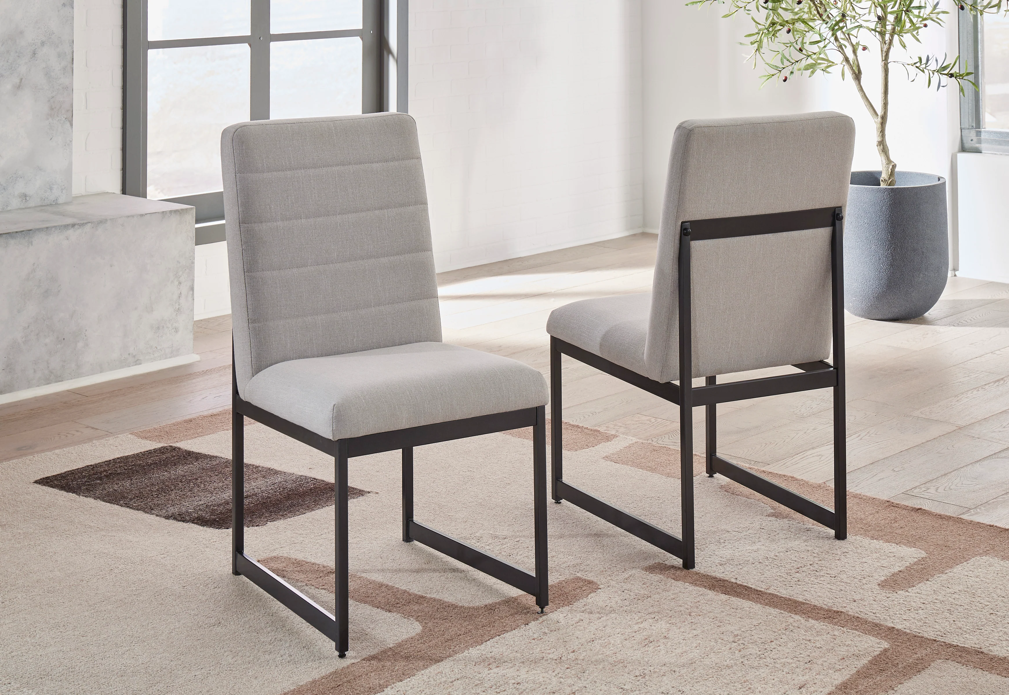 Tomtyn Dining Chair