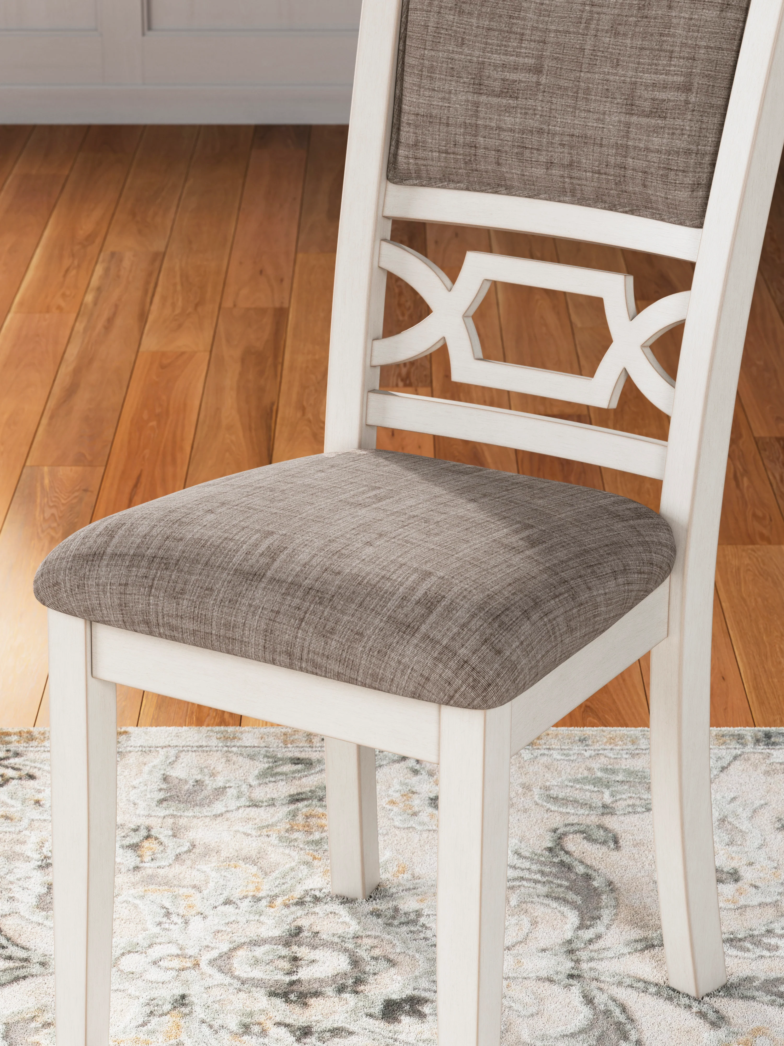 Erinberg Dinning room set - Image 4