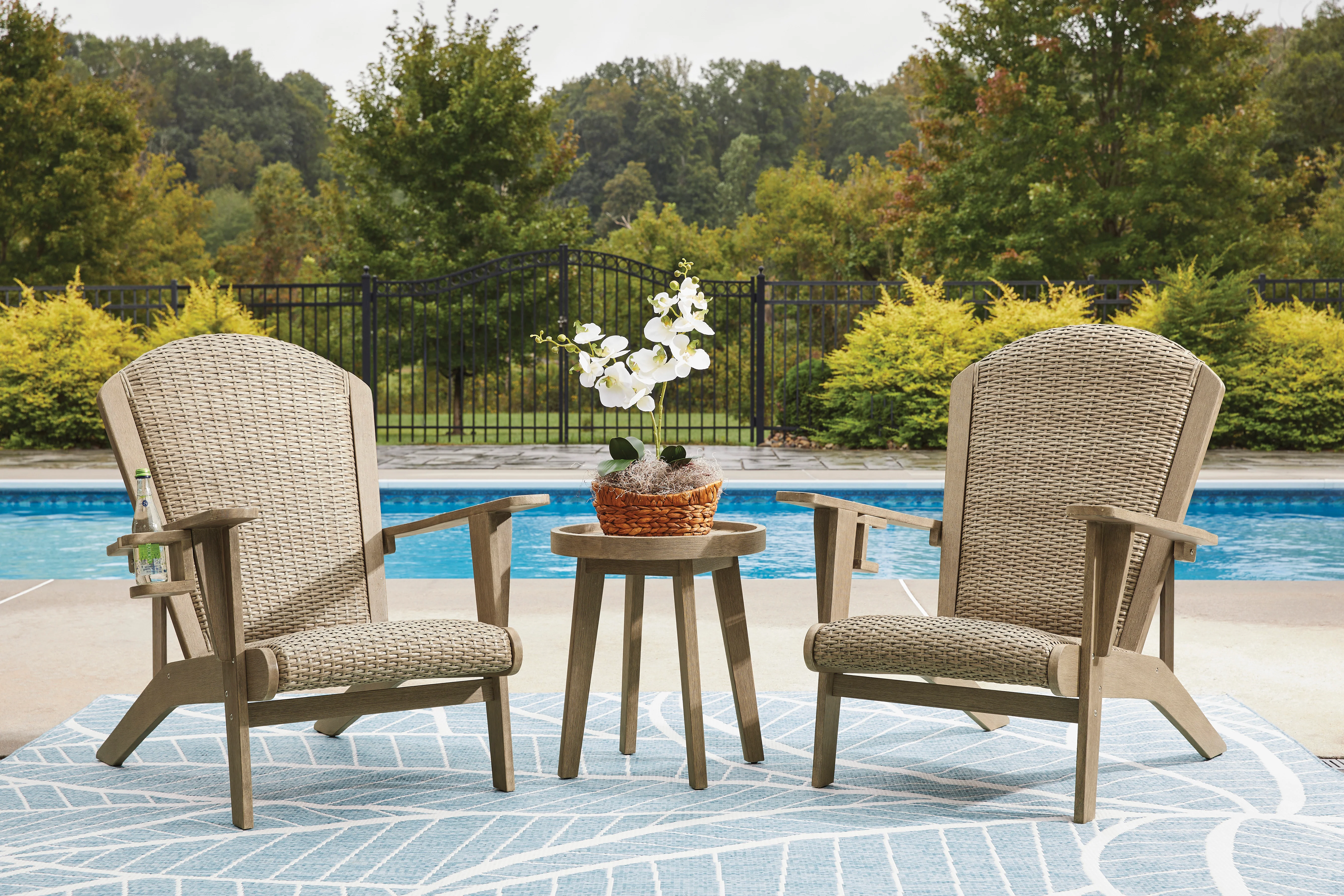 Bradstreet Bay Round End Table - Image 3