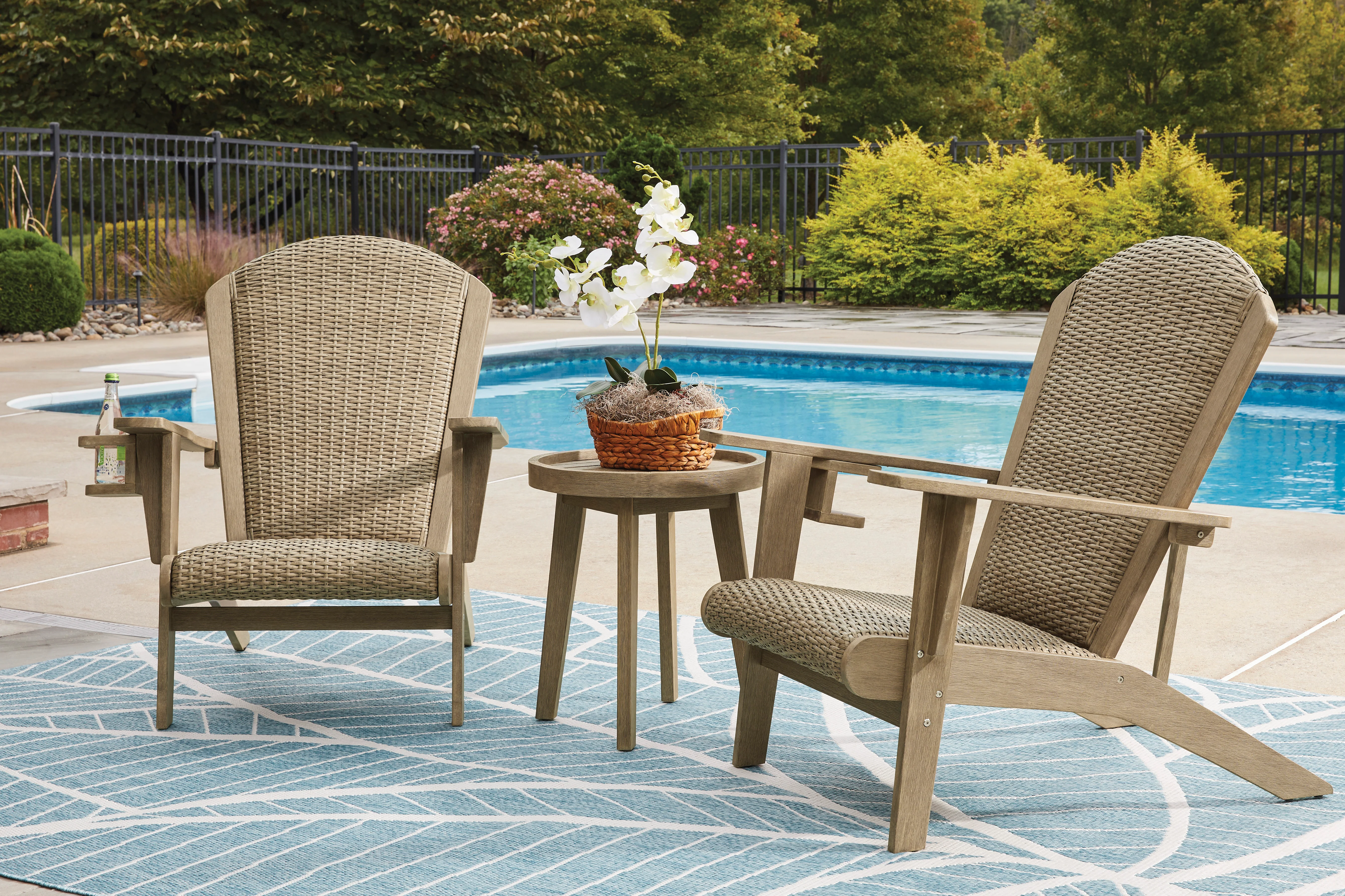 Bradstreet Bay Round End Table - Image 4