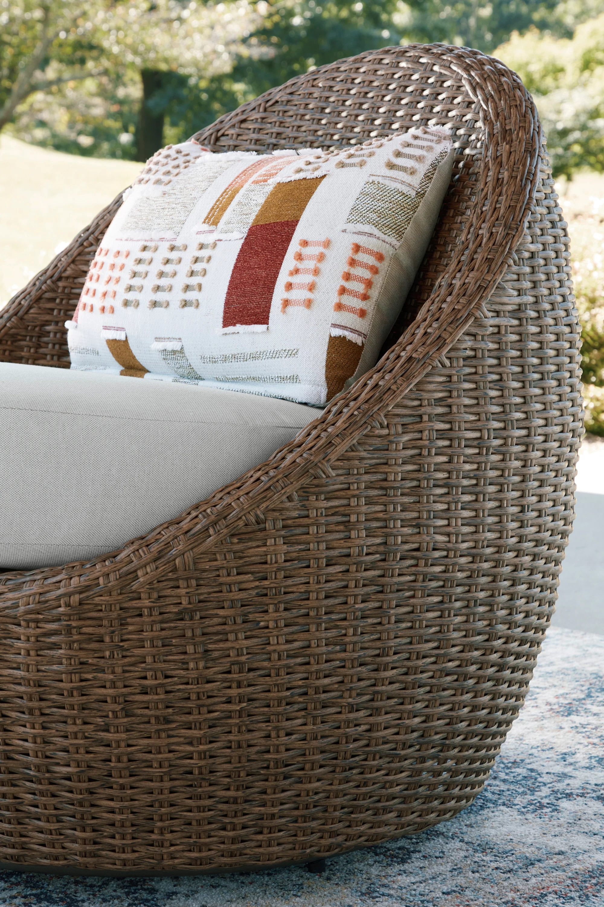 Revare Beach Outdoor Sofa Set With Cocktail Table - Image 9