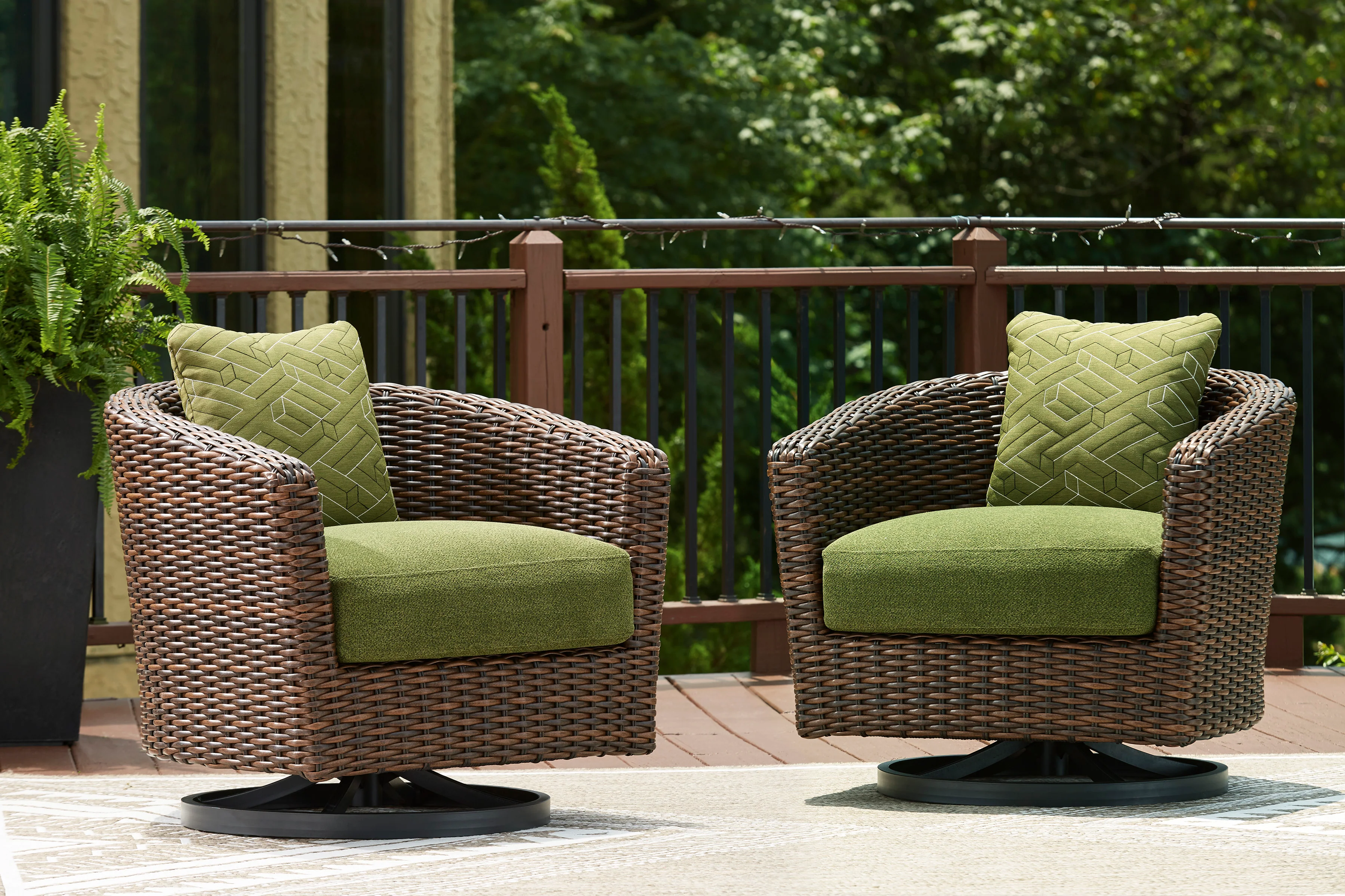 Horizon Hall Swivel Lounge With Cushion
