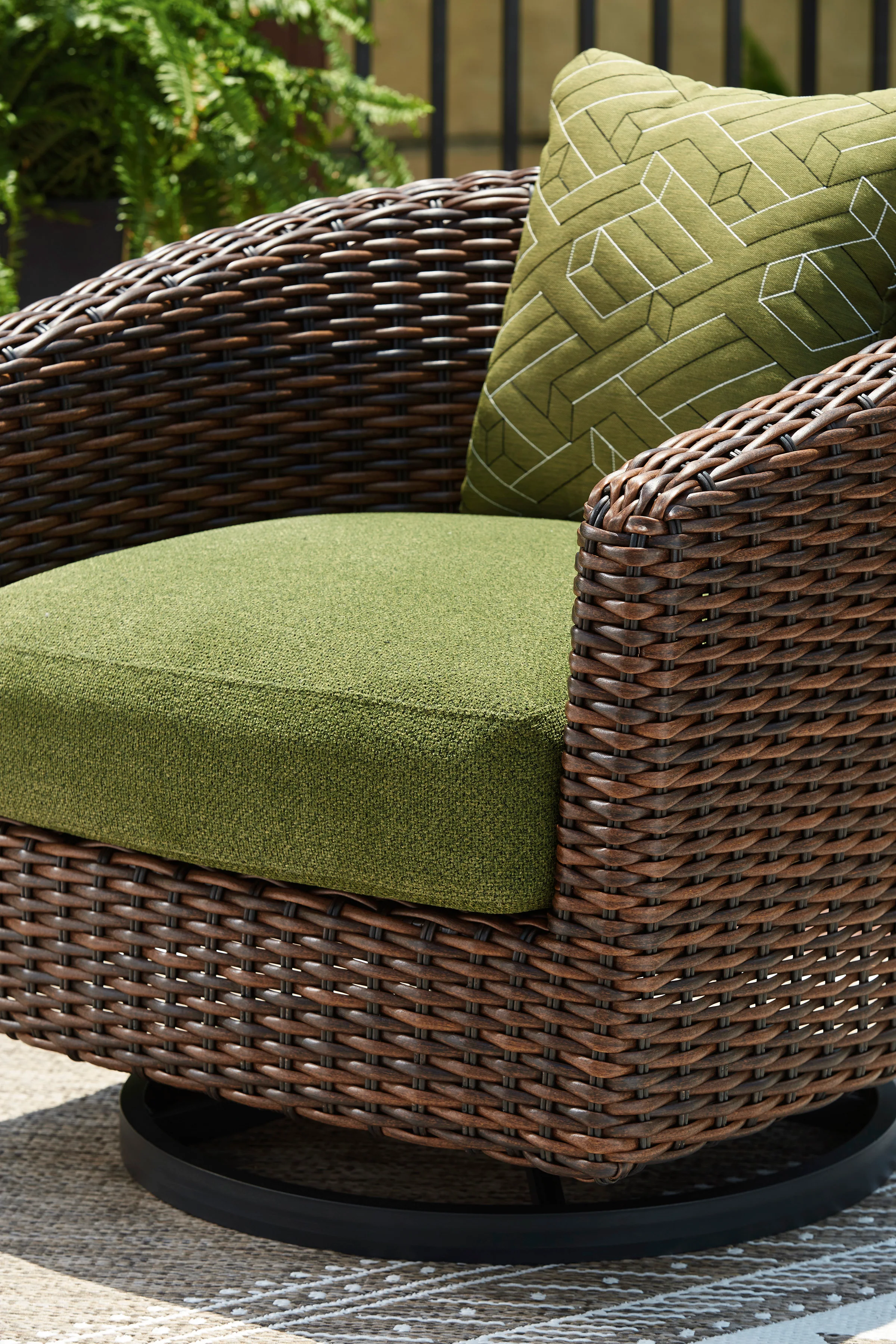 Horizon Hall Swivel Lounge With Cushion - Image 7