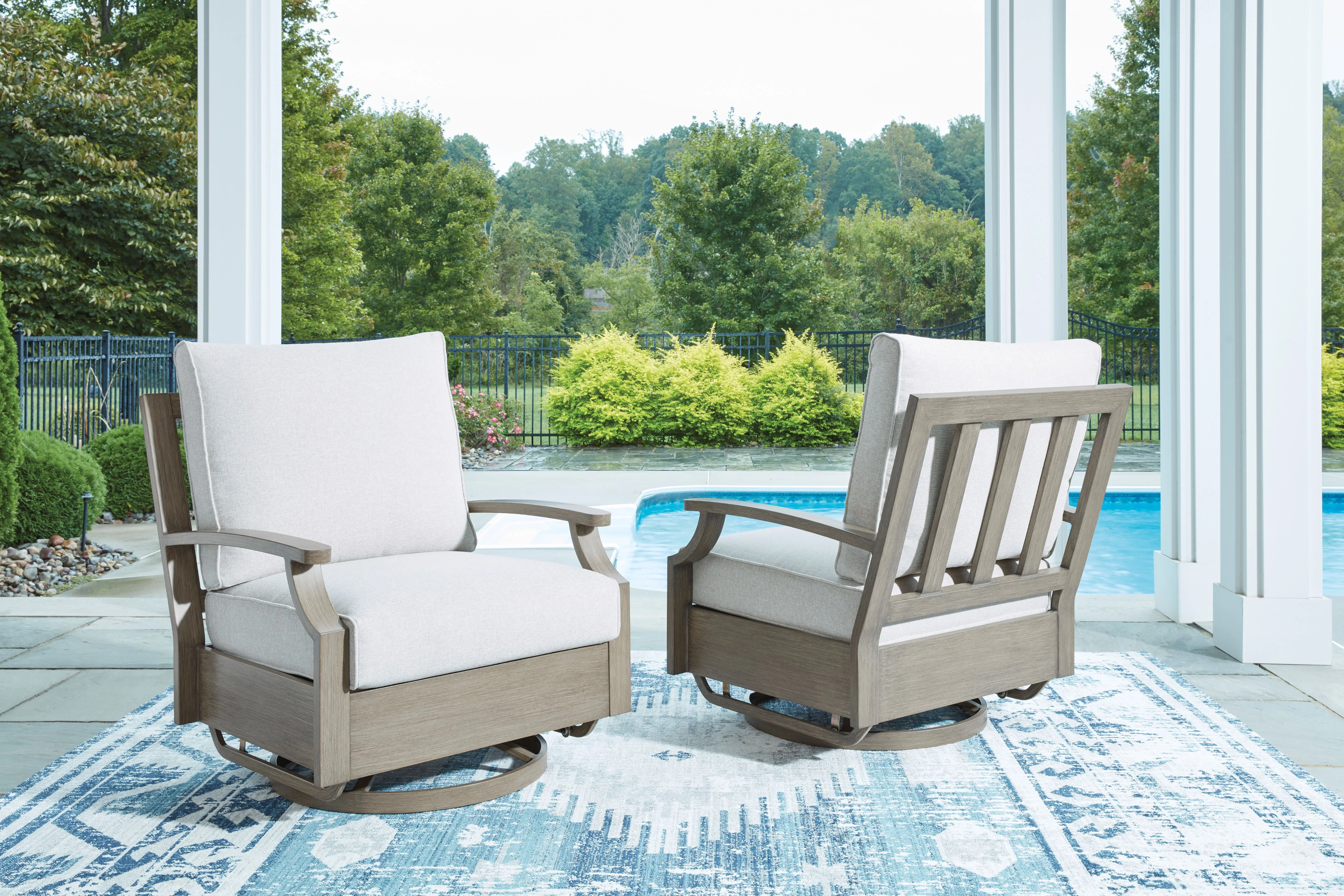 Rainier Ranch Swivel Glider Chair With Cushion