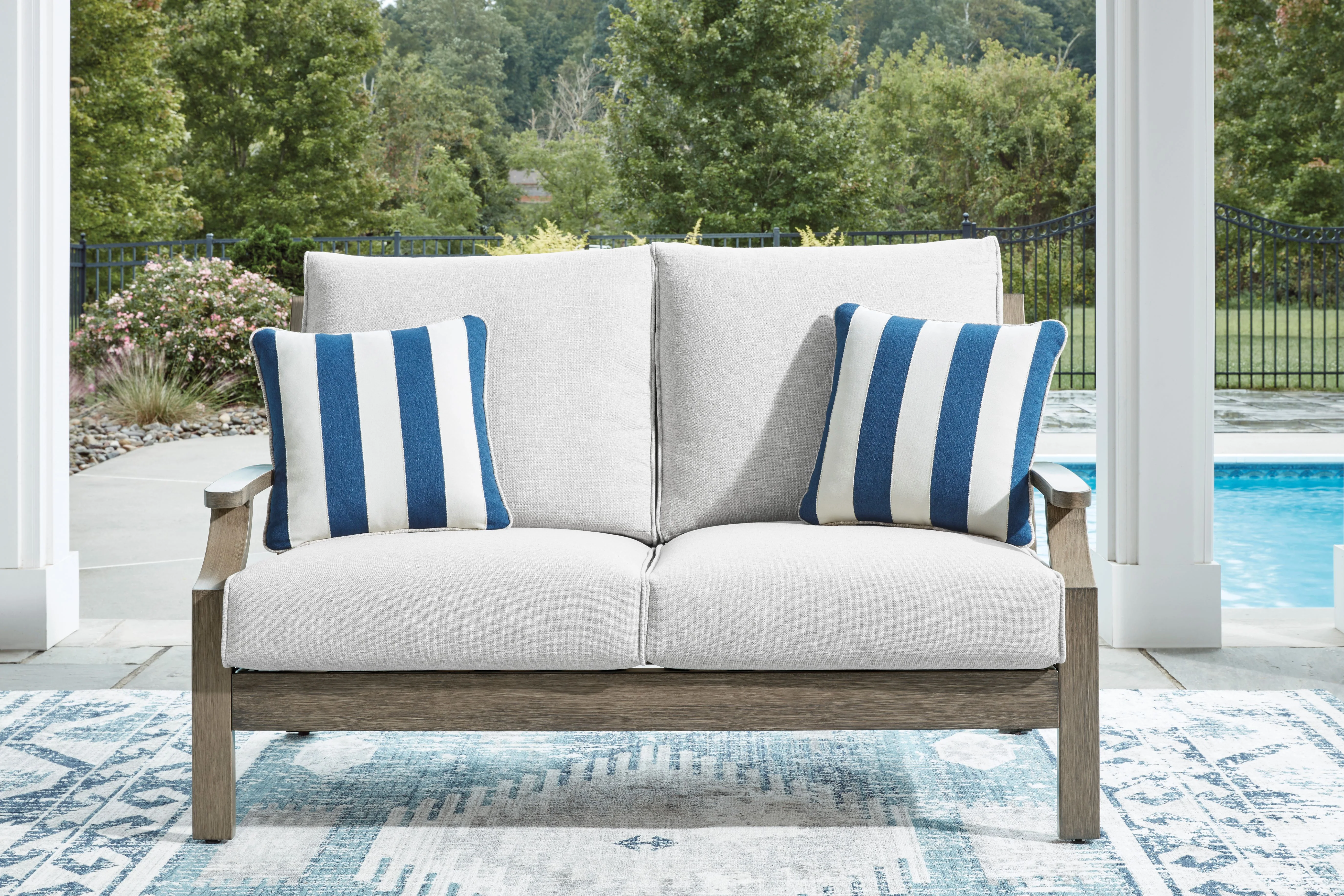 Rainier Ranch Loveseat With Cushion