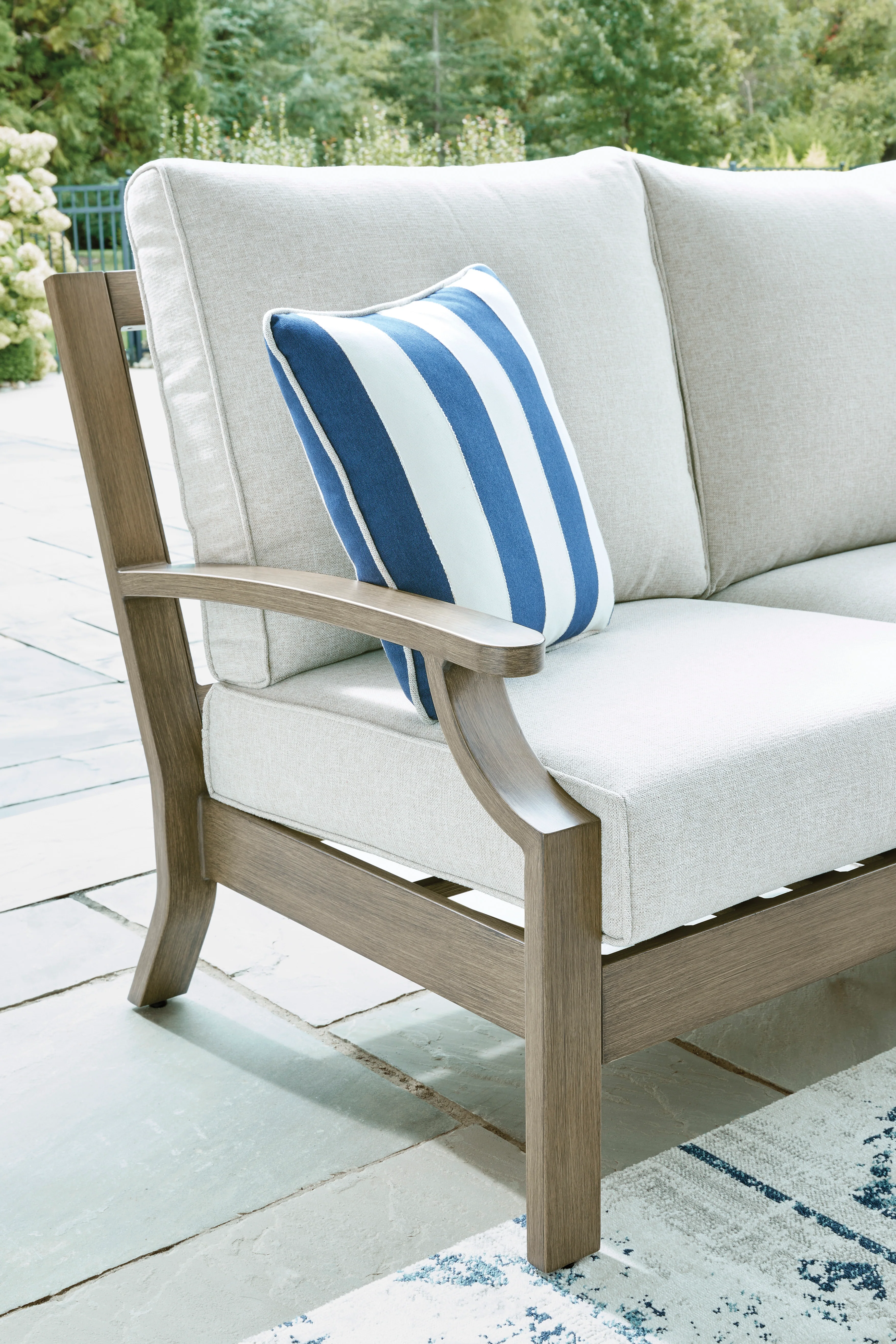 Rainier Ranch Loveseat With Cushion - Image 4