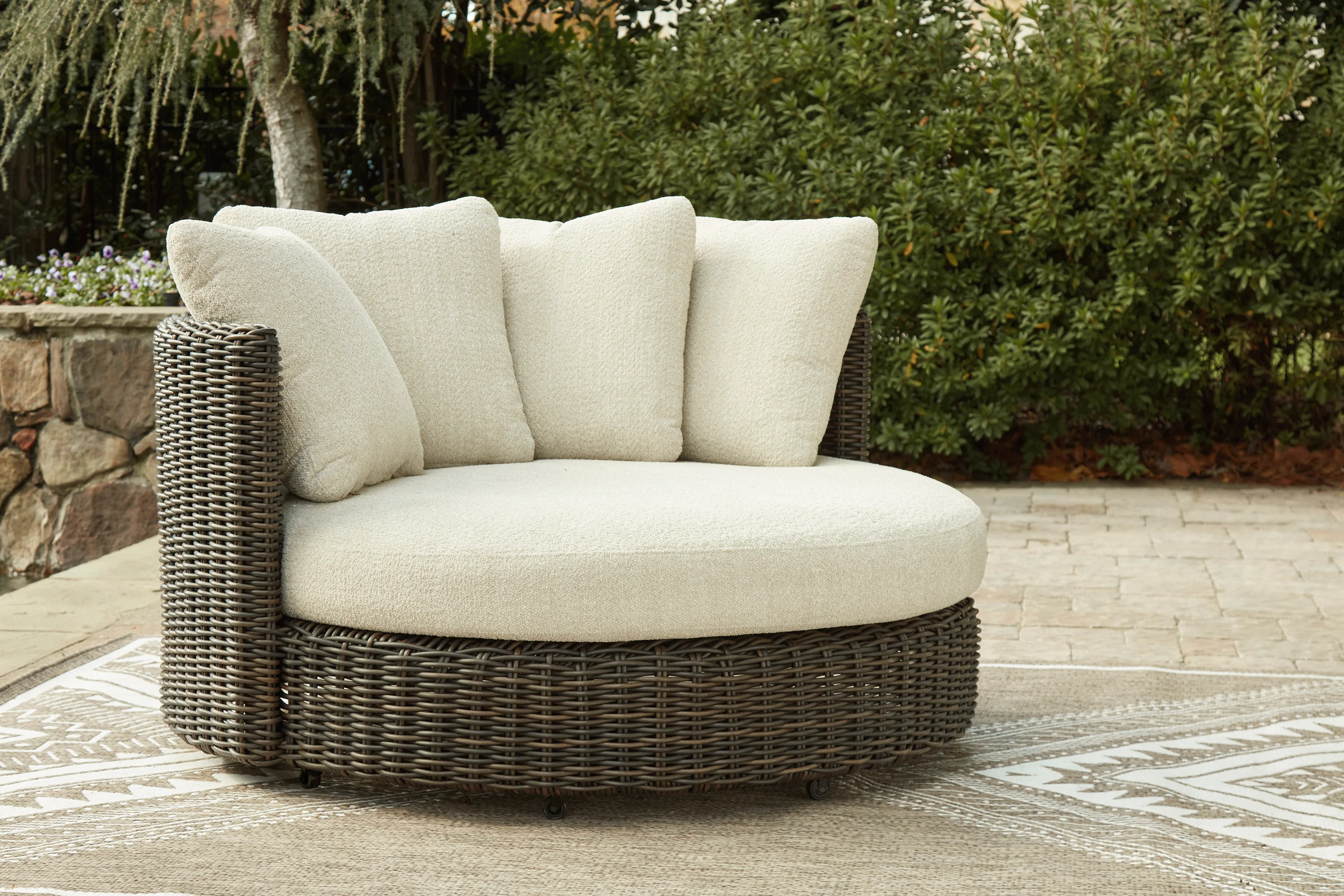 Kimora Swivel Lounge Chair With Cushion