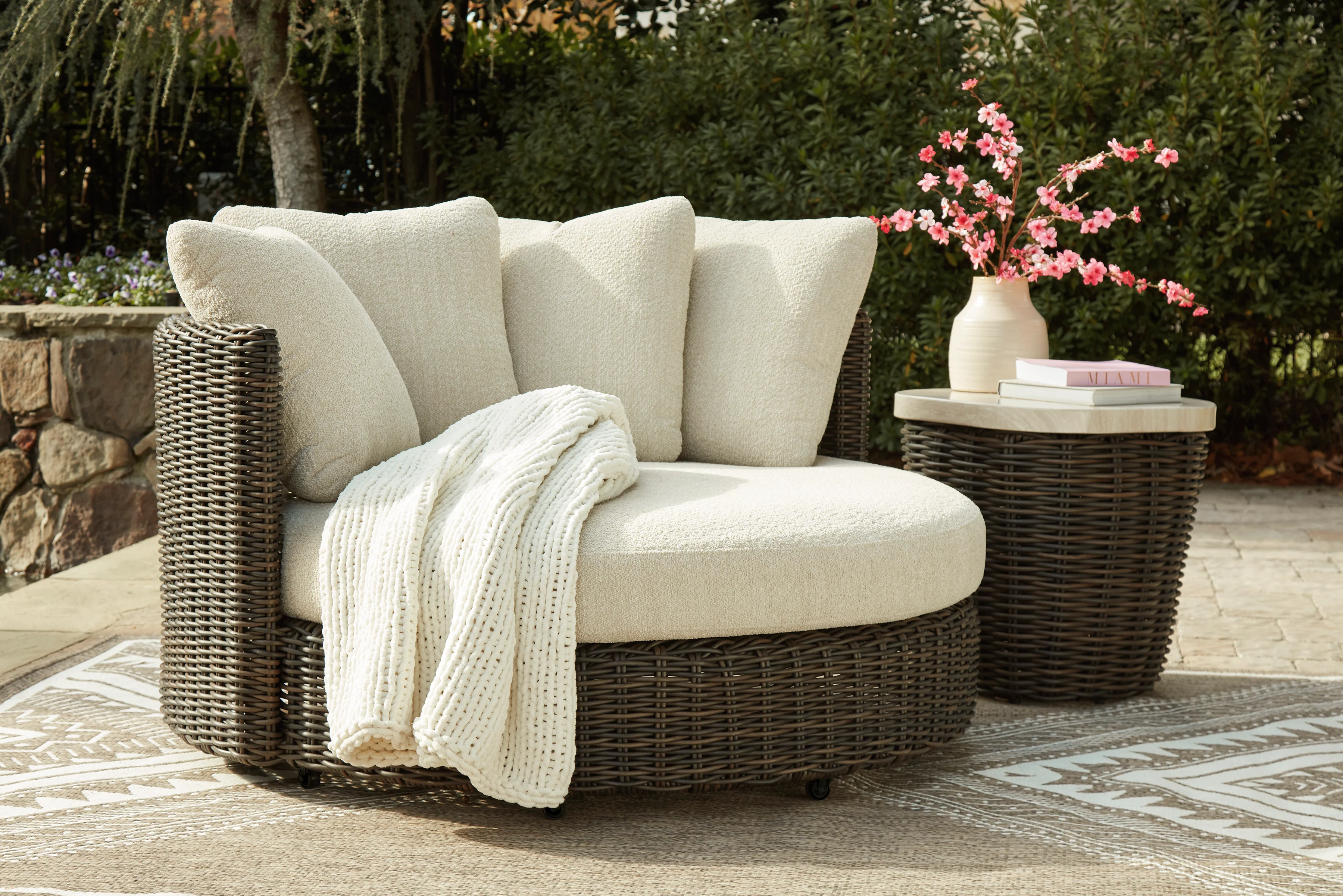 Kimora Swivel Lounge Chair With Cushion - Image 4